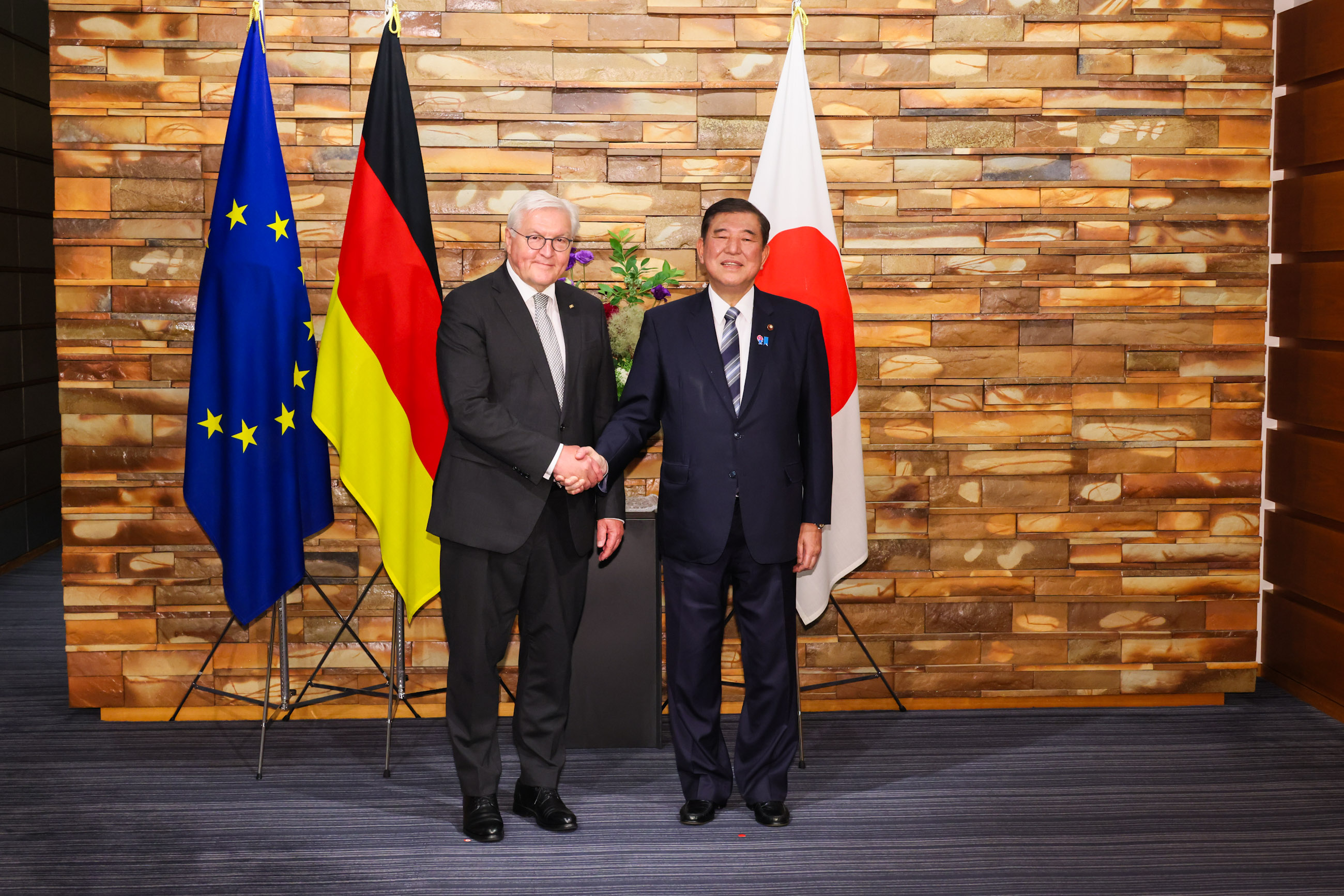 石破首相与施泰因迈尔总统举行会谈3