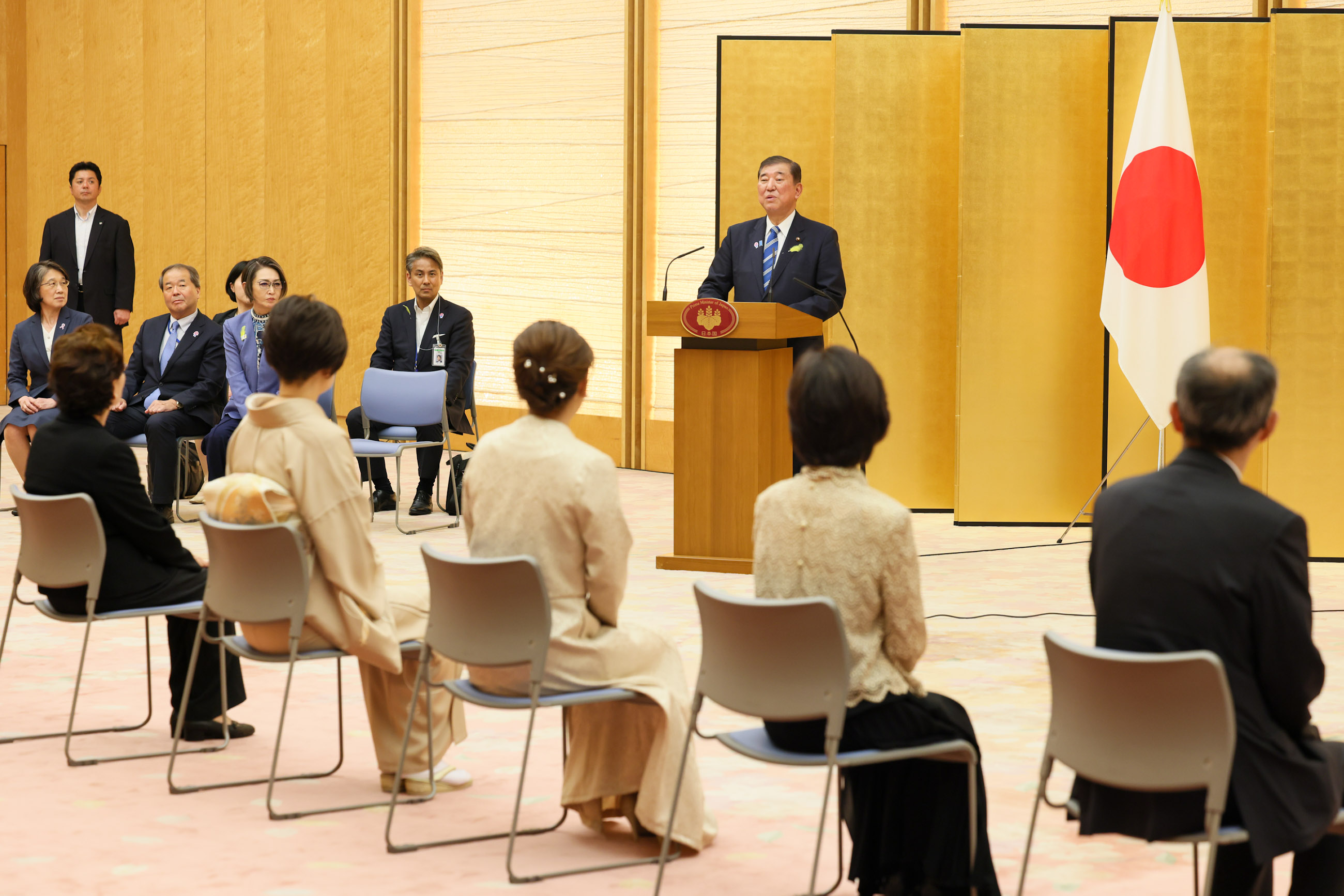 出席建立男女共同参与社会功劳者内阁总理大臣表彰仪式