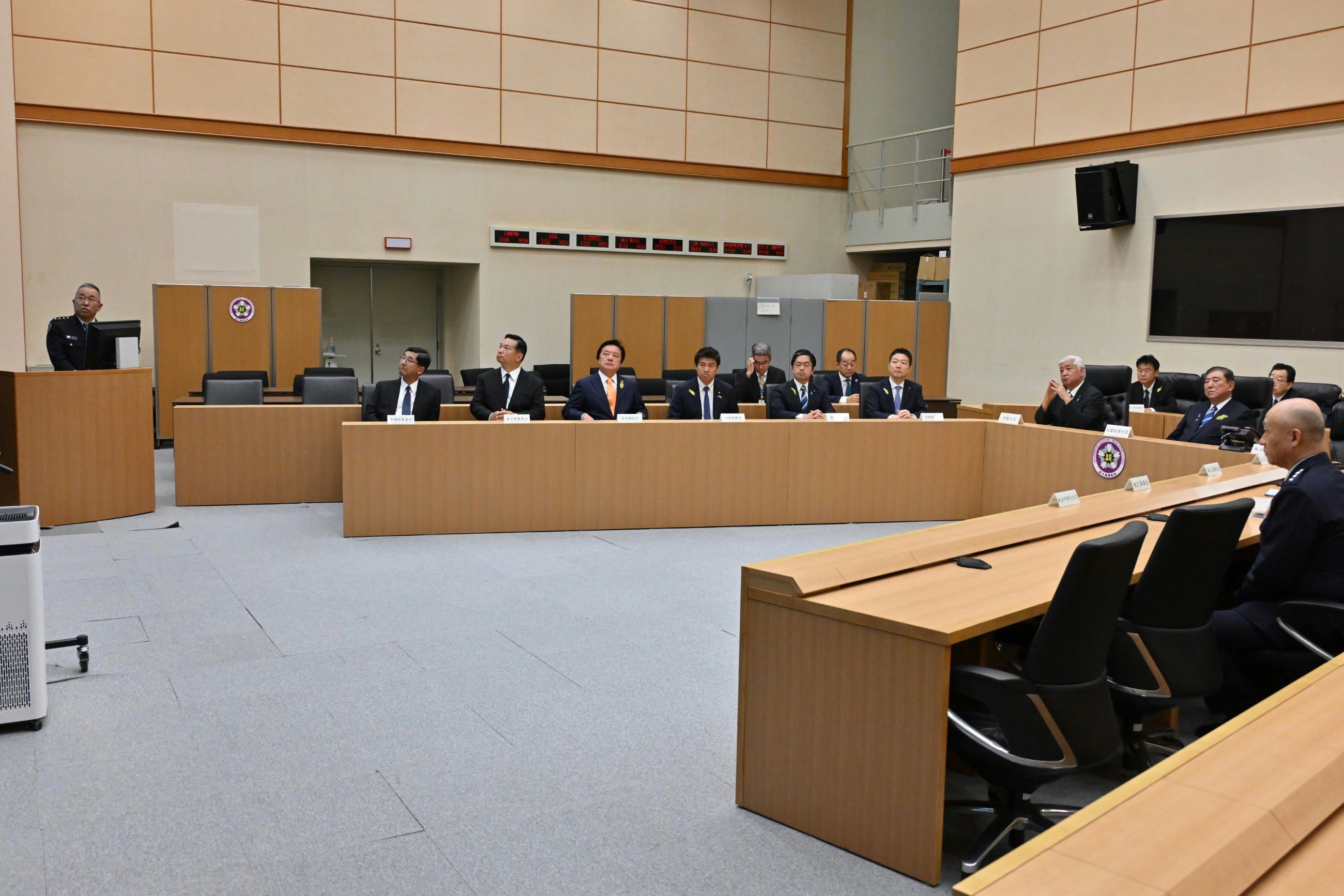 石破首相听取统合幕僚长的情况介绍4