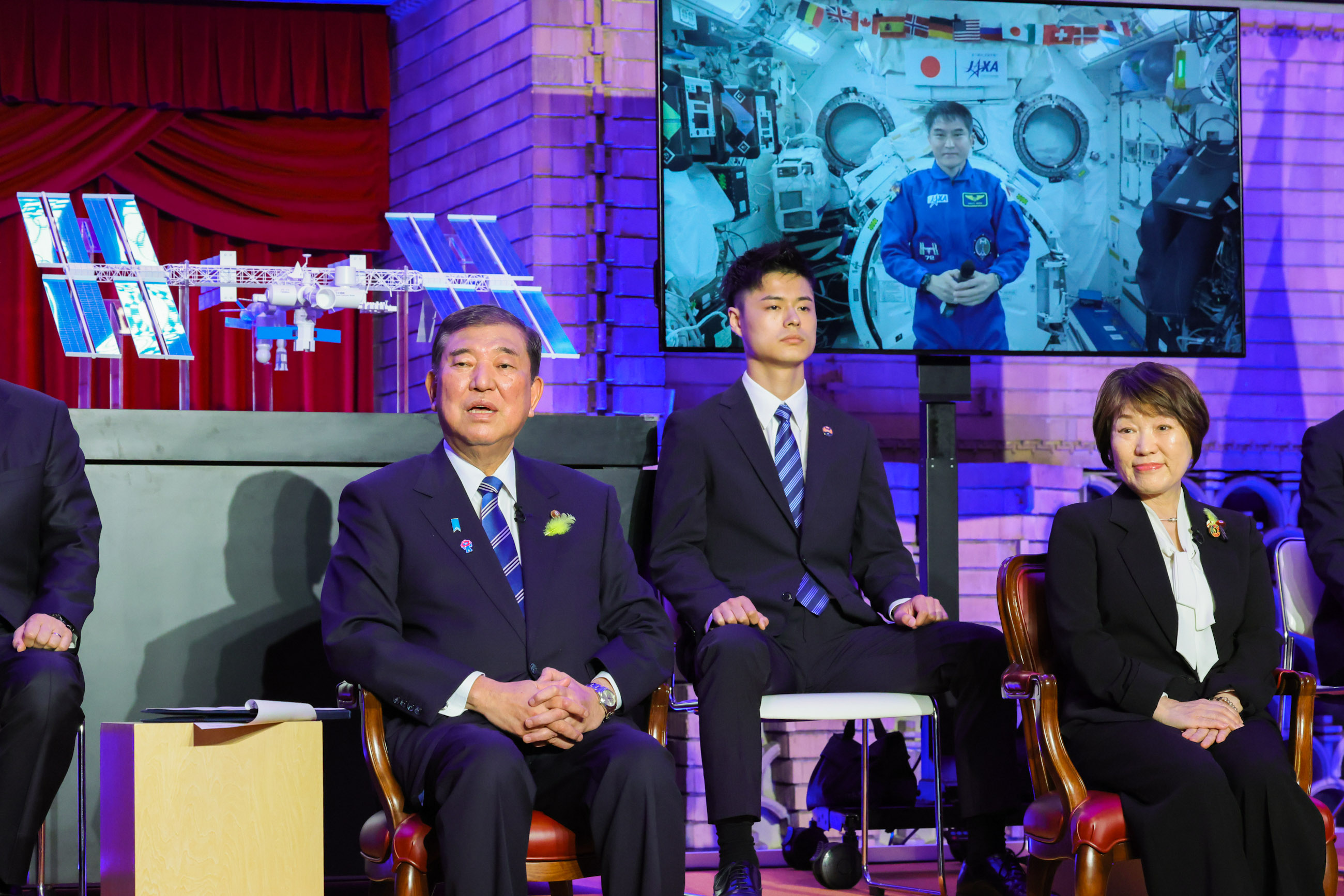 石破首相与宇航员大西卓哉通话2