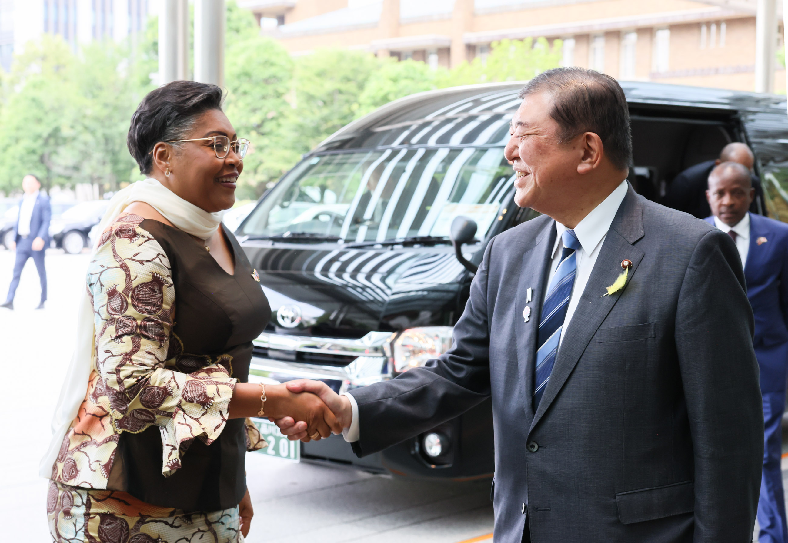 石破首相迎接苏米努瓦总理1