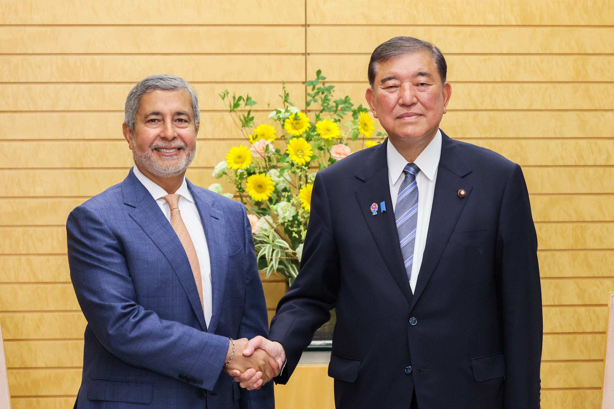 会见美光科技首席执行官梅赫罗特拉