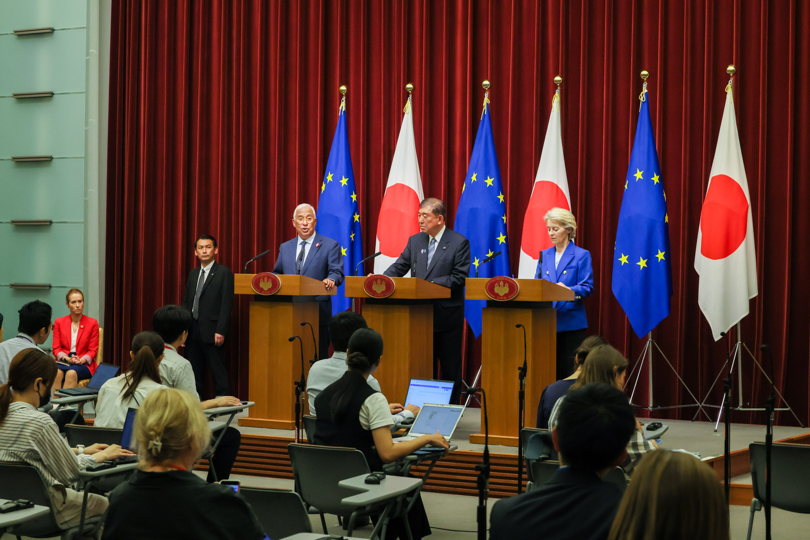 联合记者发布会8