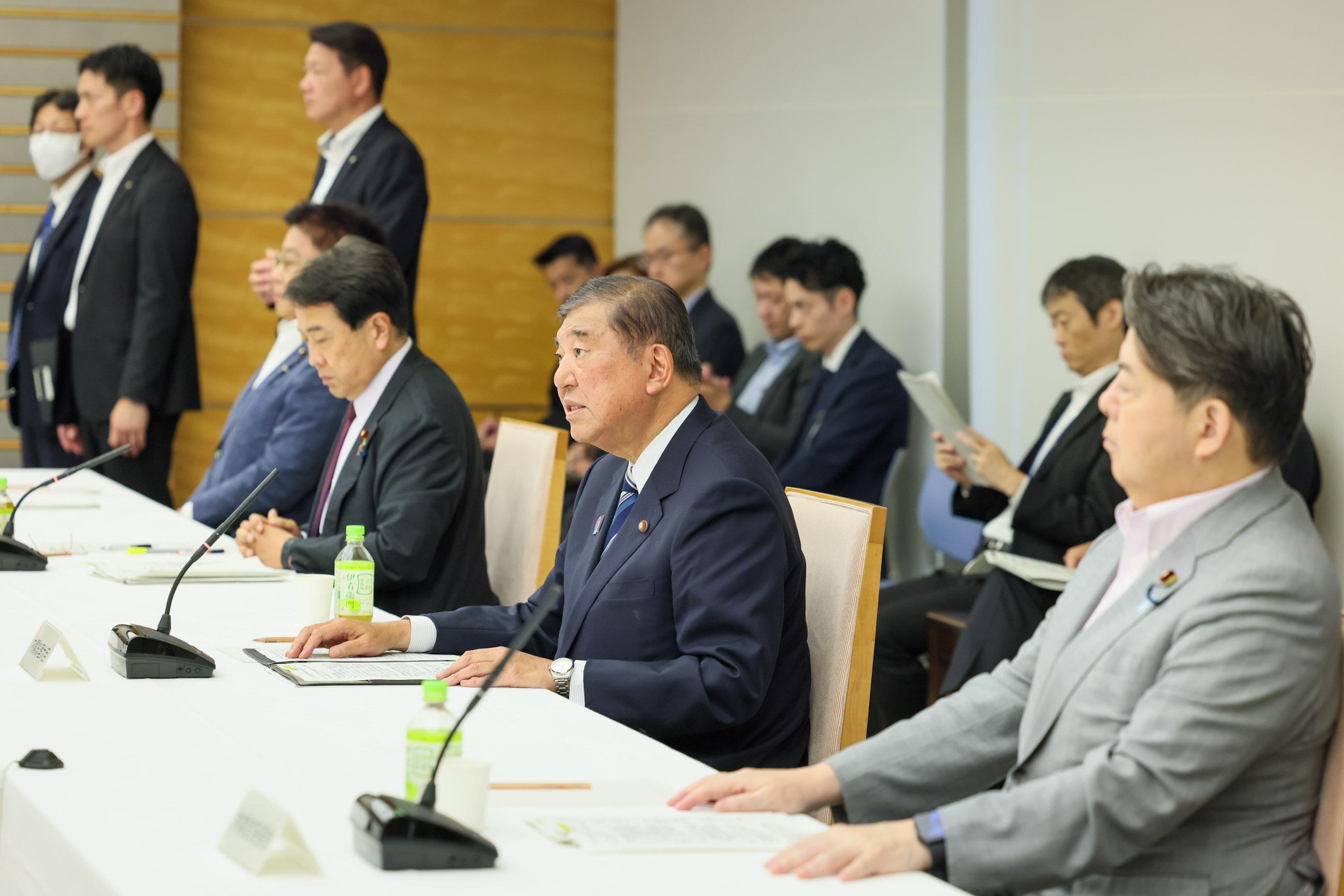 召开经济财政咨询会议