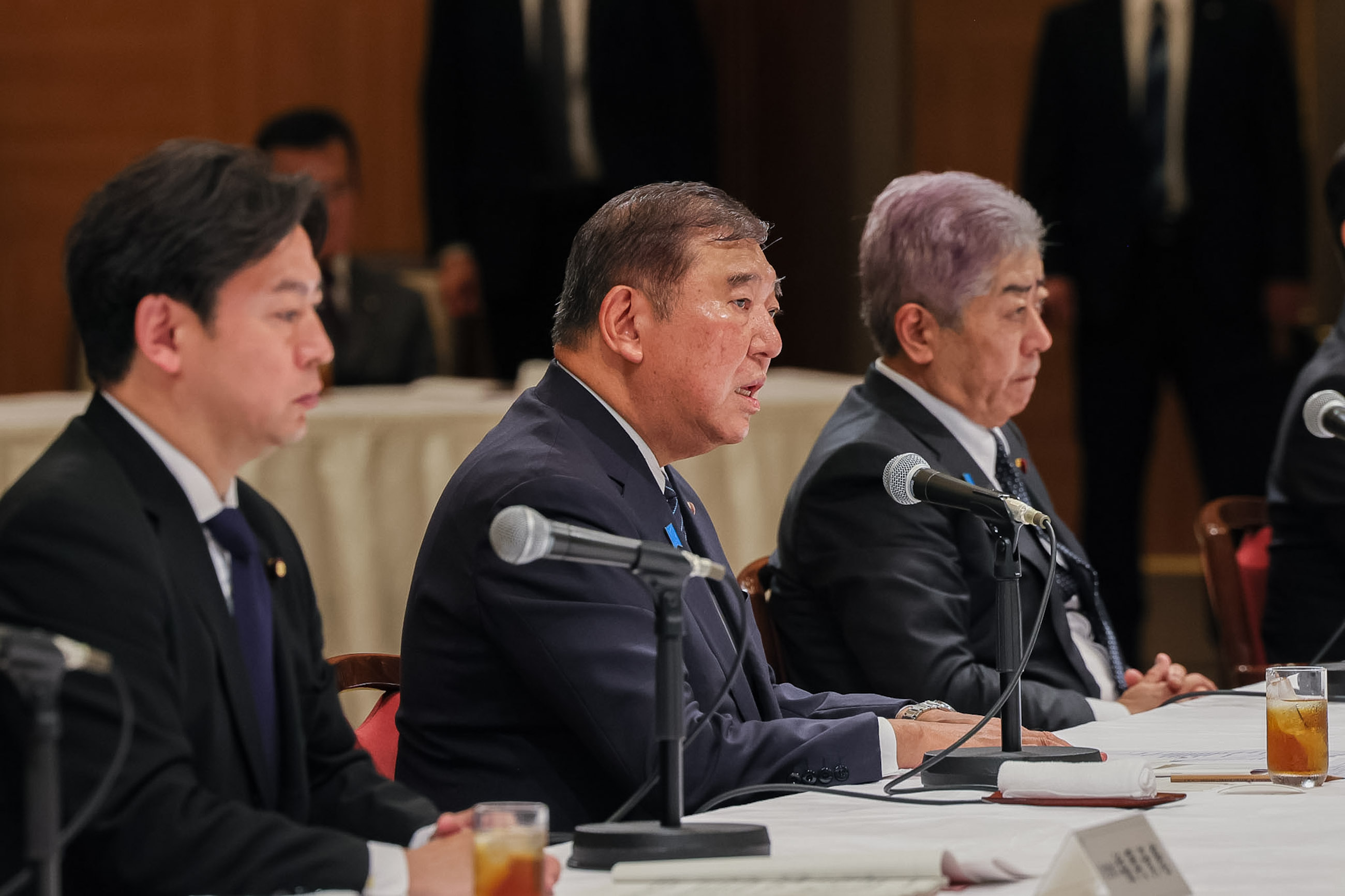 石破首相听取核爆受害者代表的要求2