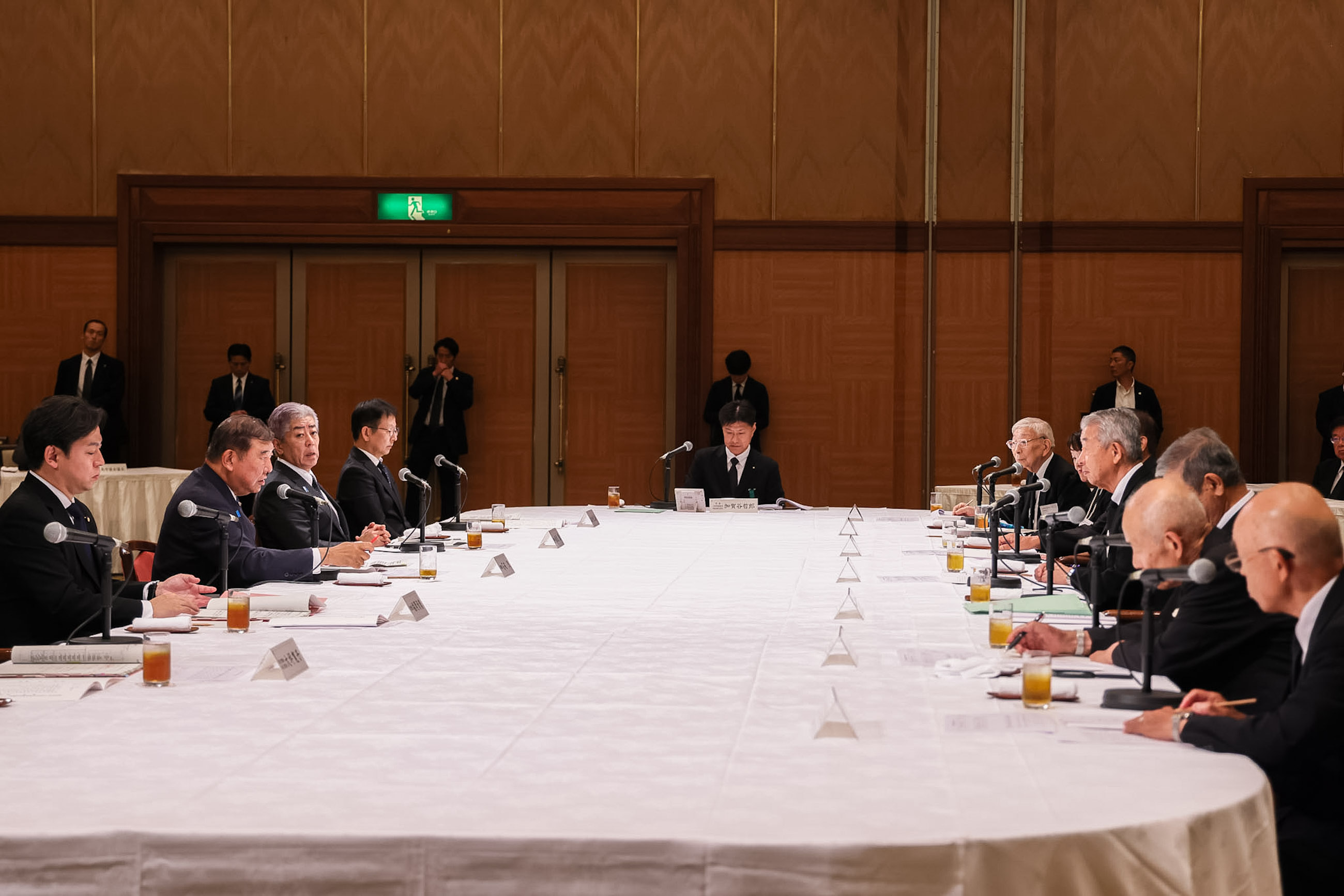 石破首相听取核爆受害者代表的要求4