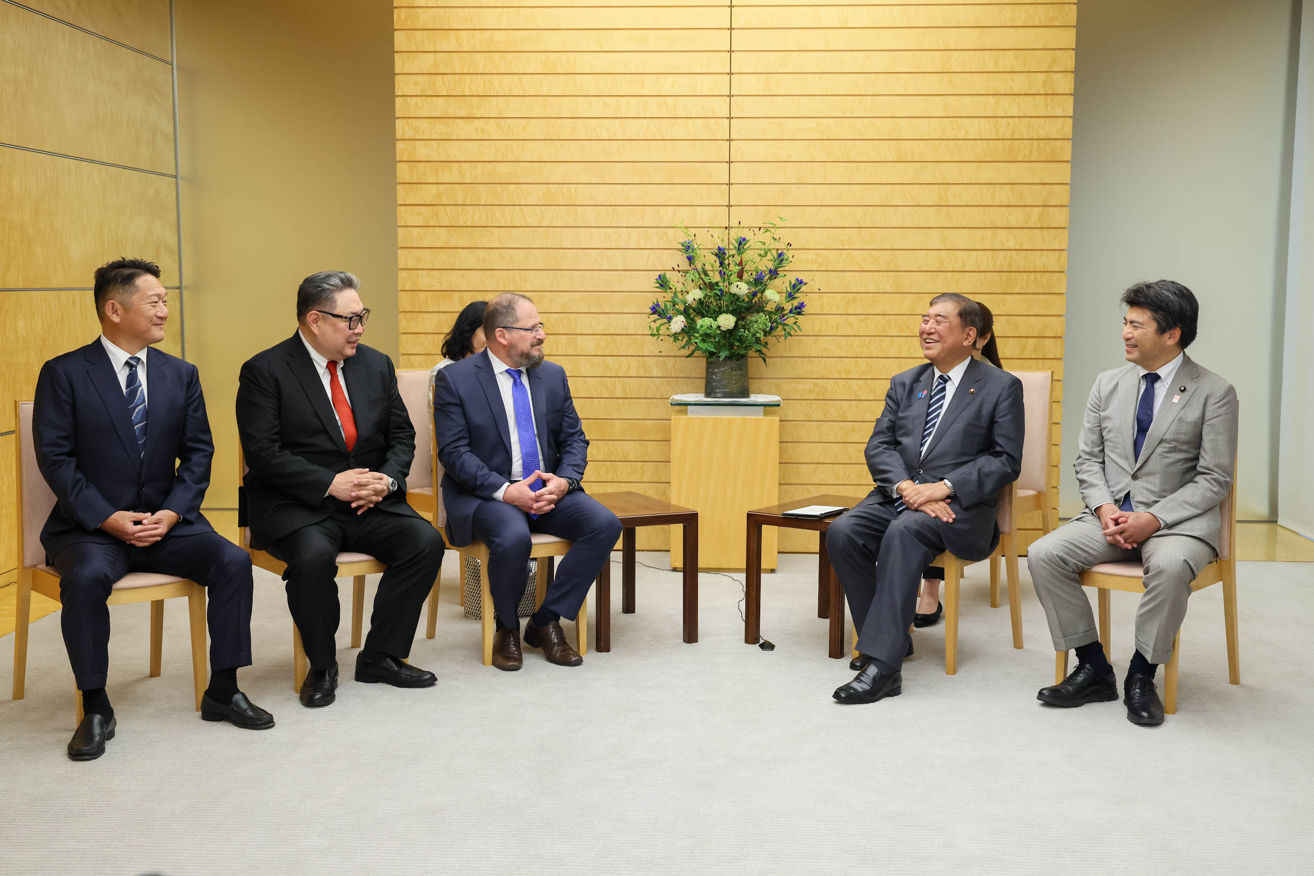 会见高通公司首席执行官阿蒙