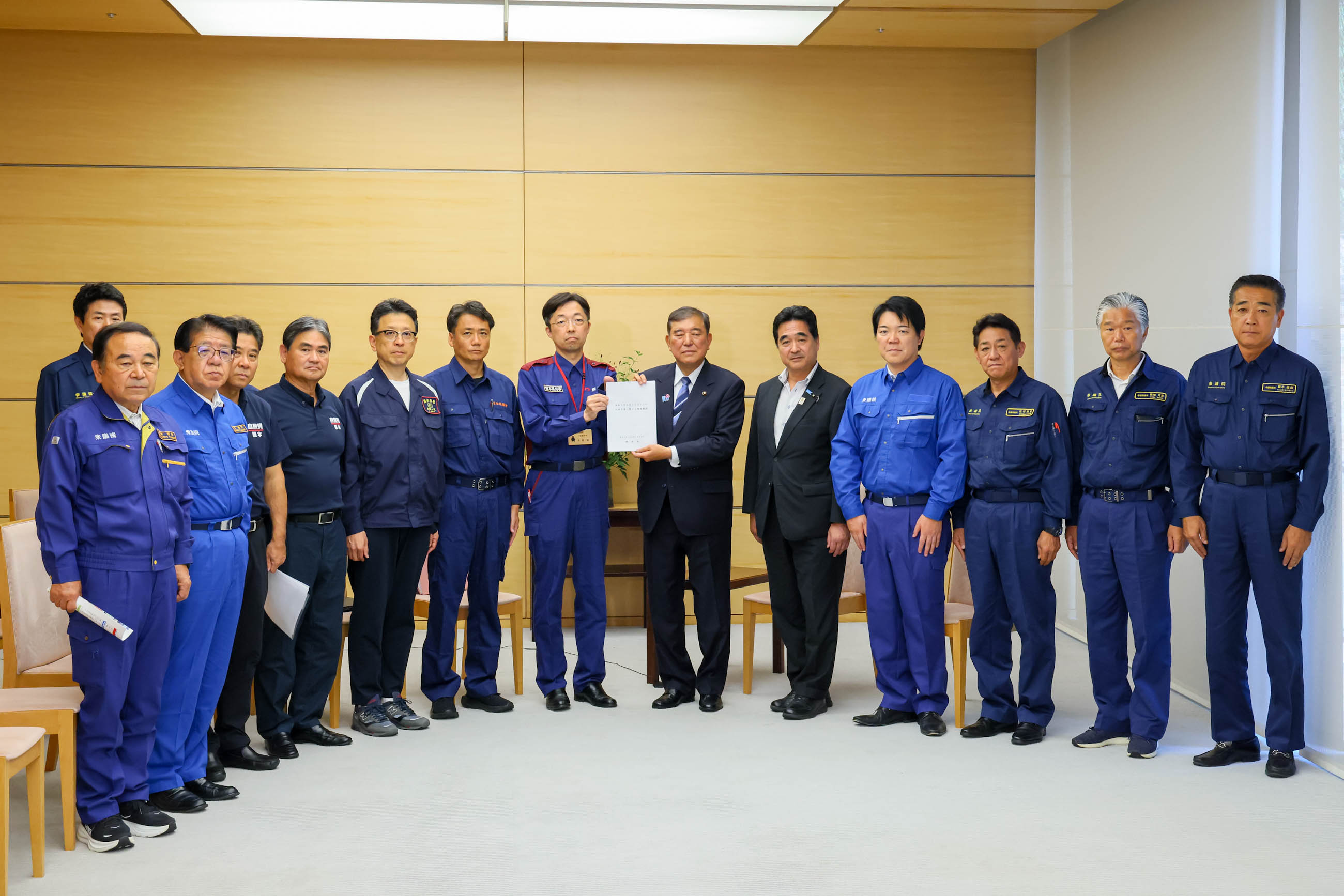 石破首相接受请愿书4