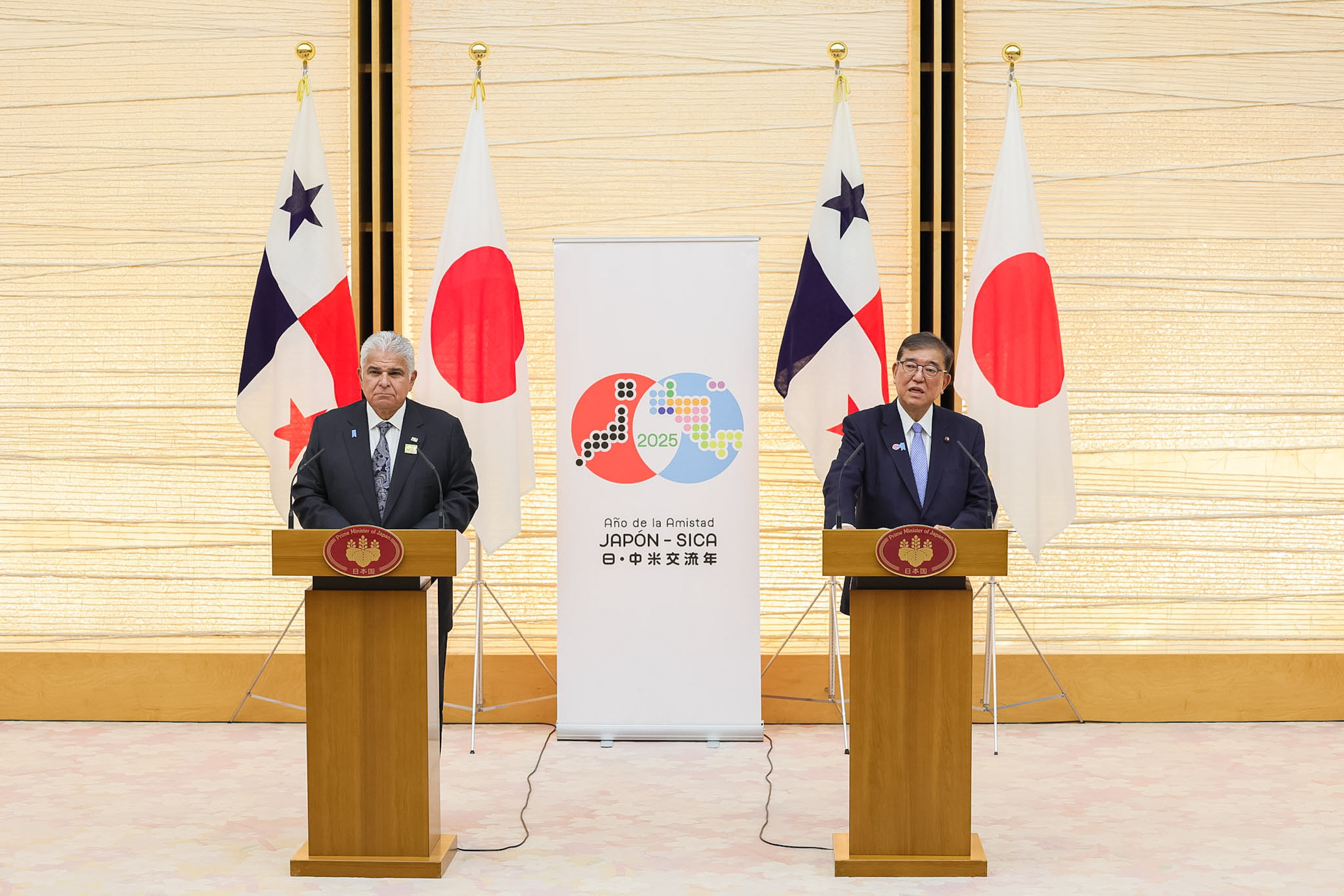 联合记者发布会3