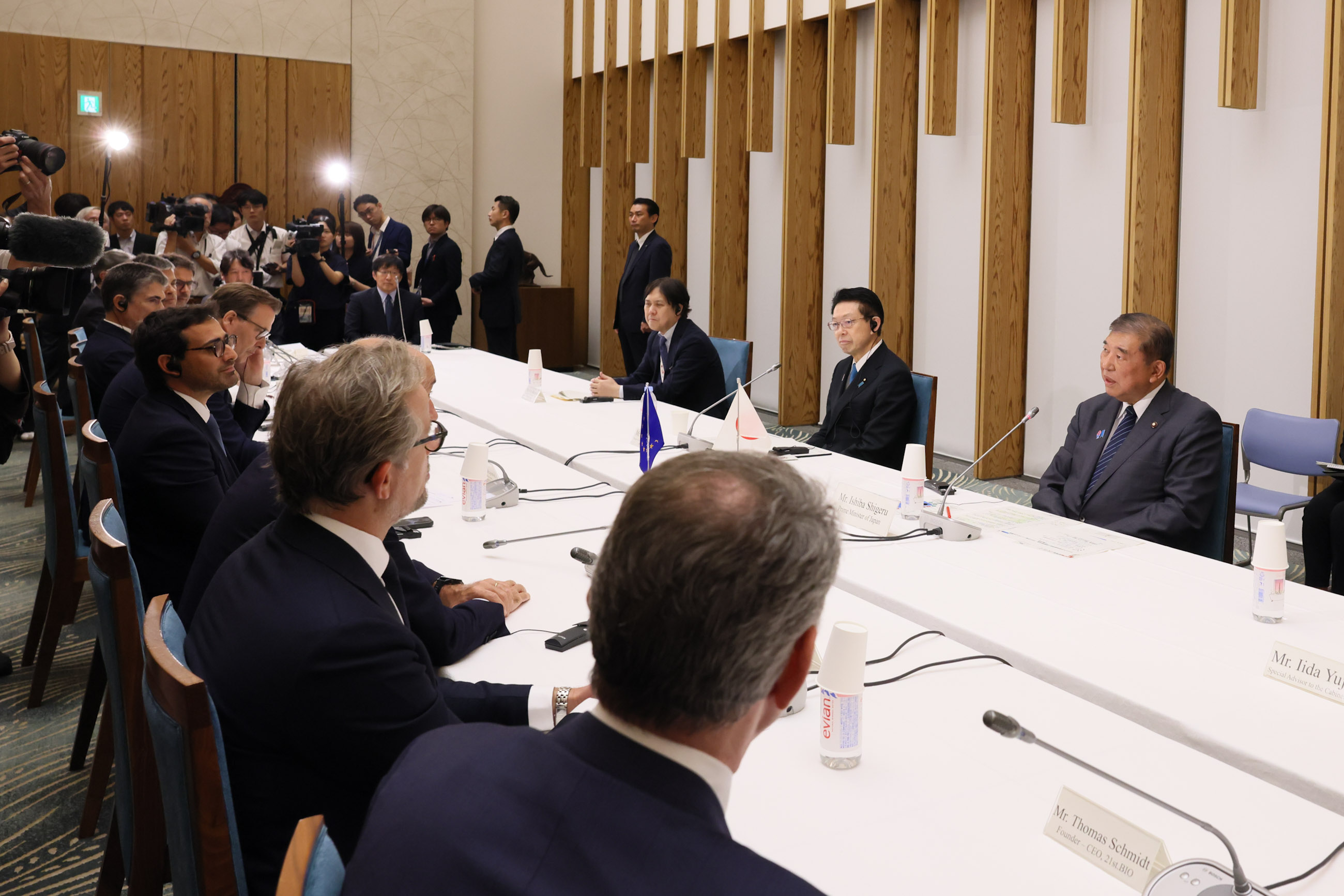 石破首相接受拜会7