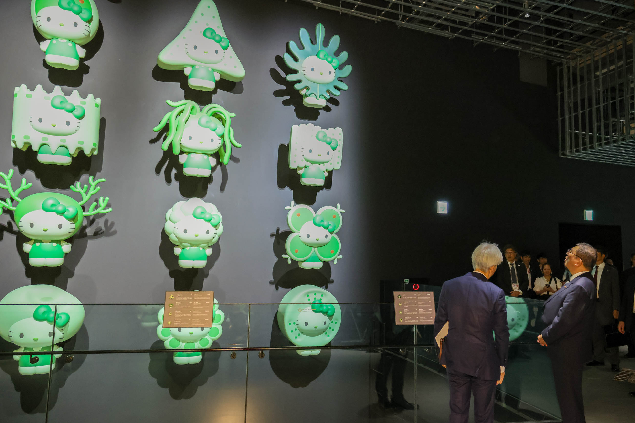 石破首相视察日本馆2