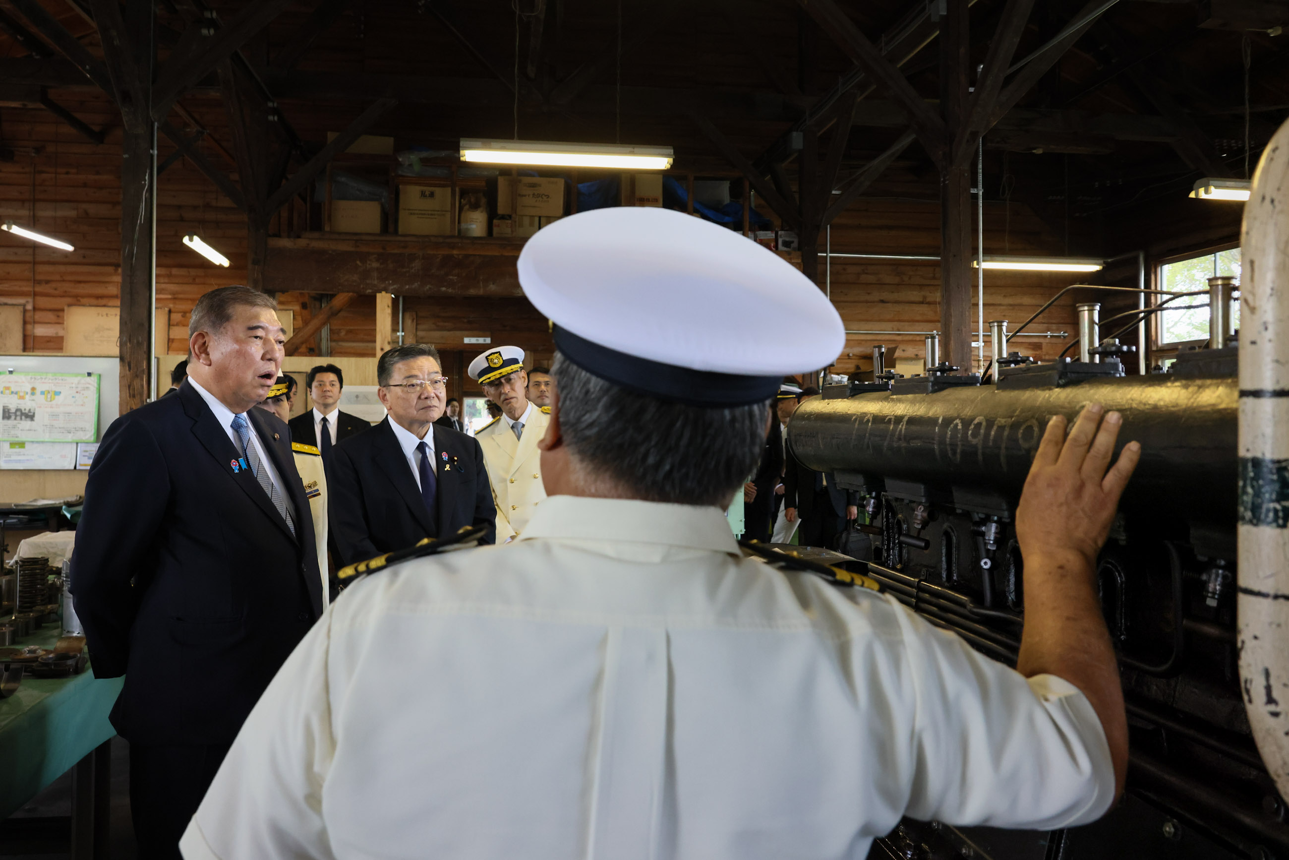 石破首相视察学校3