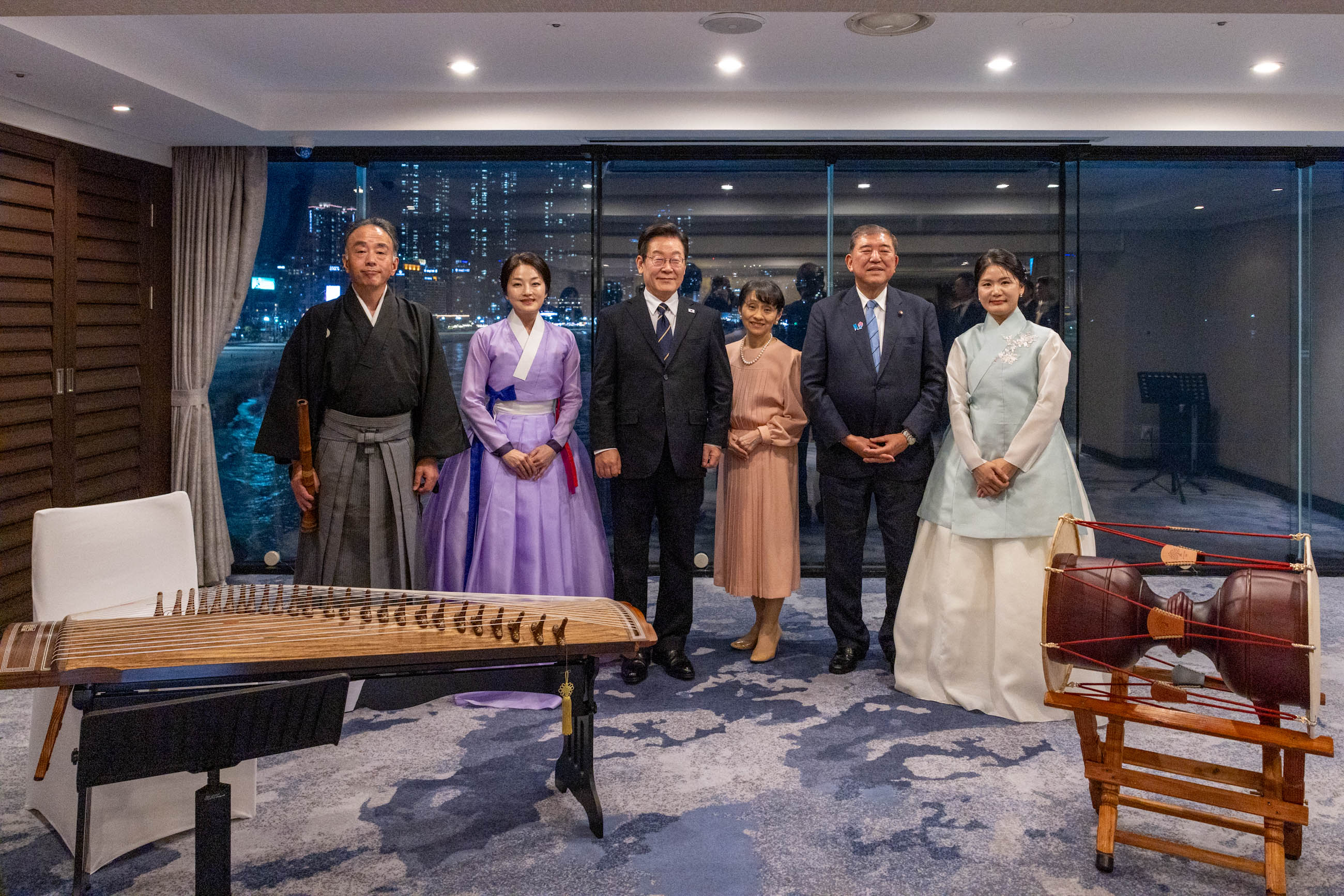 两位首脑进行恳谈3