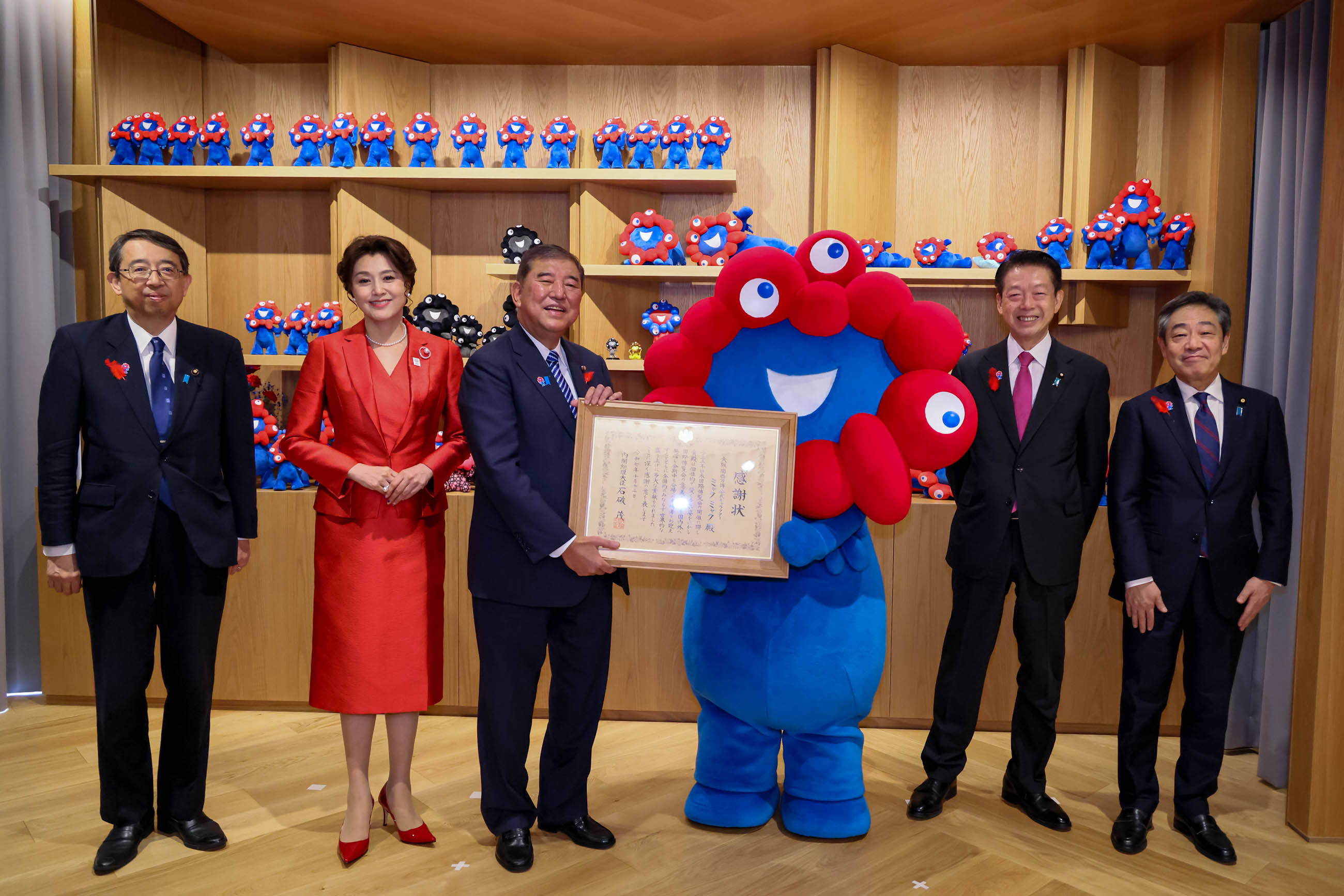 石破首相向“脉脉”颁发感谢状3