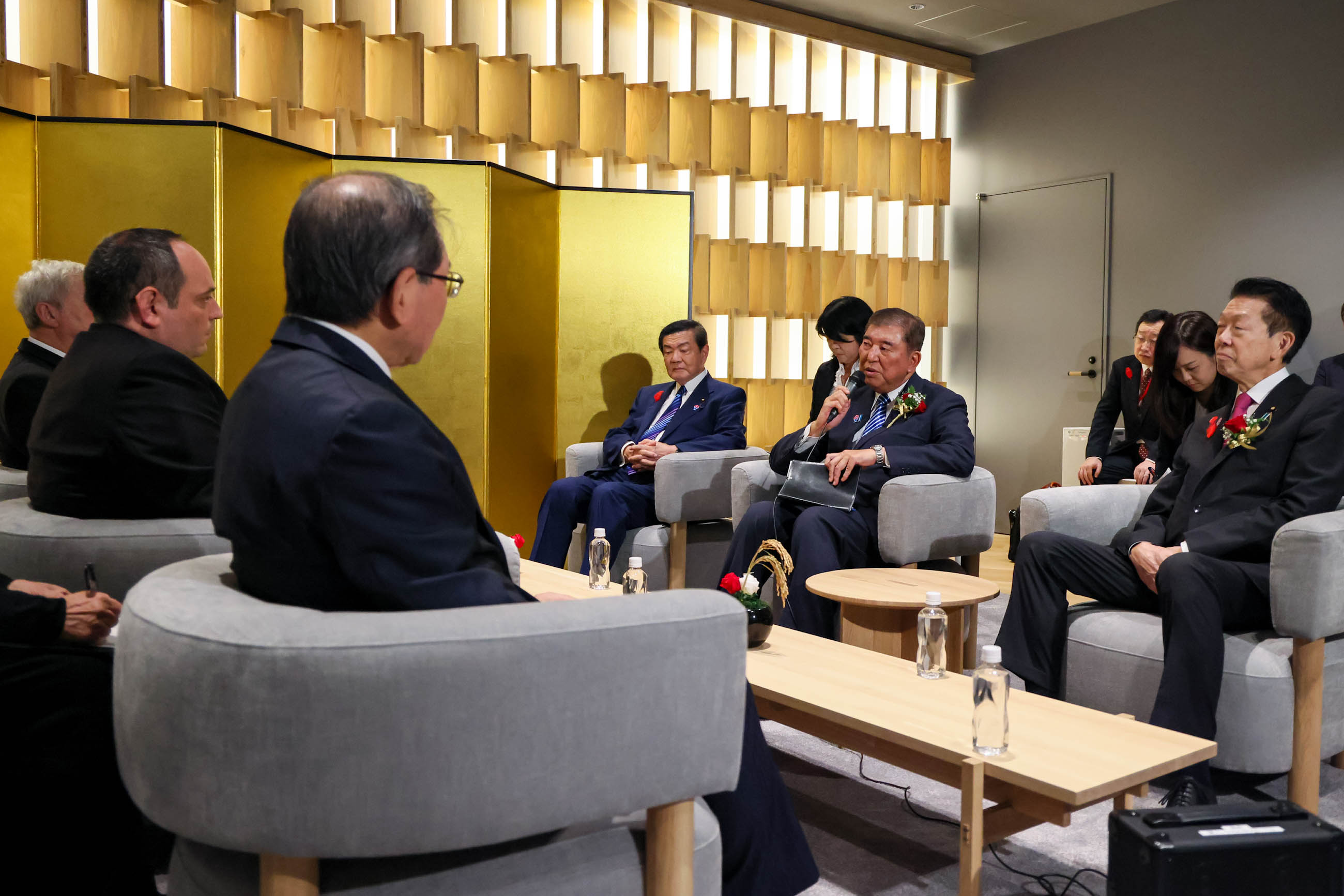 石破首相与科肯切斯BIE秘书长会见2