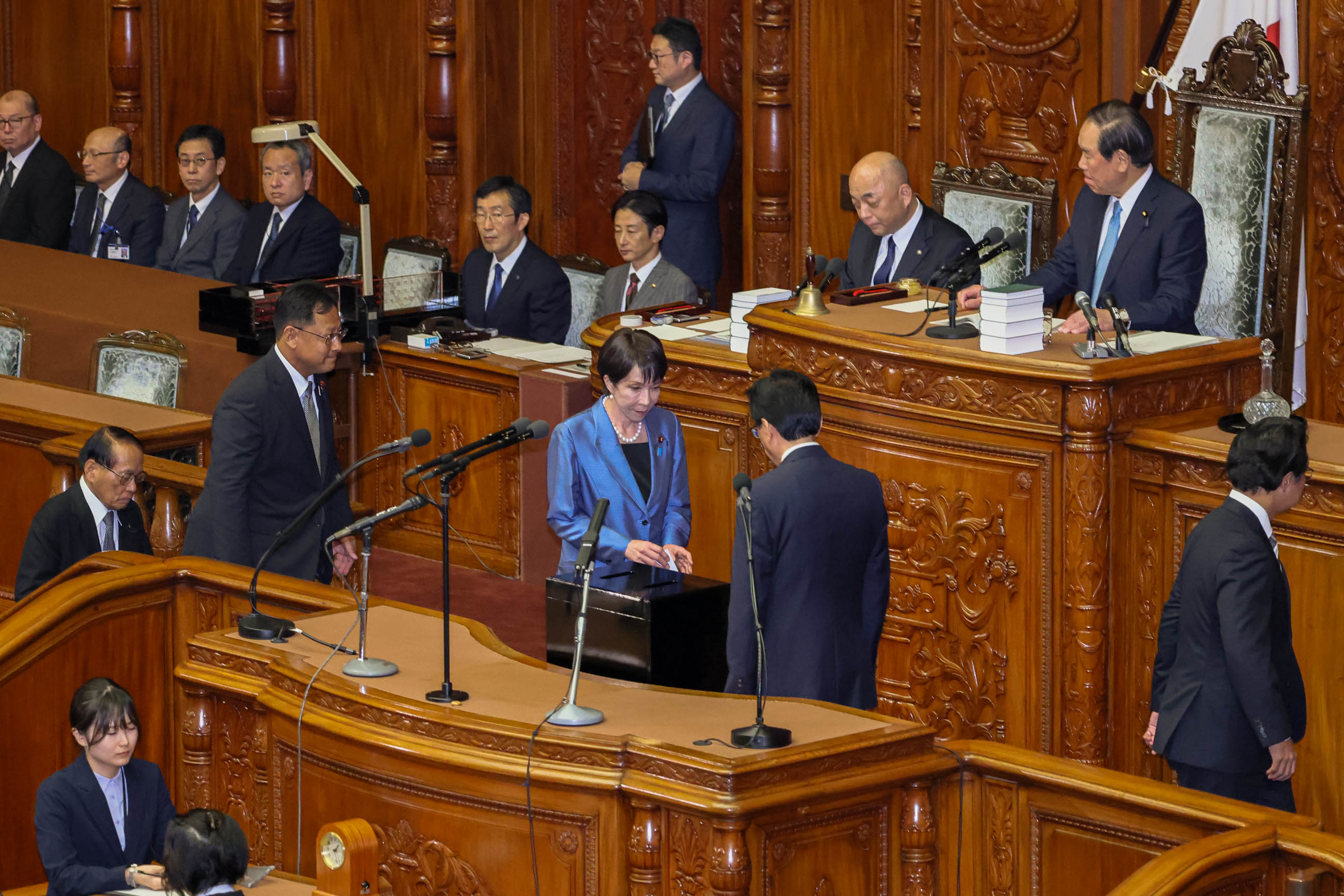 高市议员进行首相指名投票2