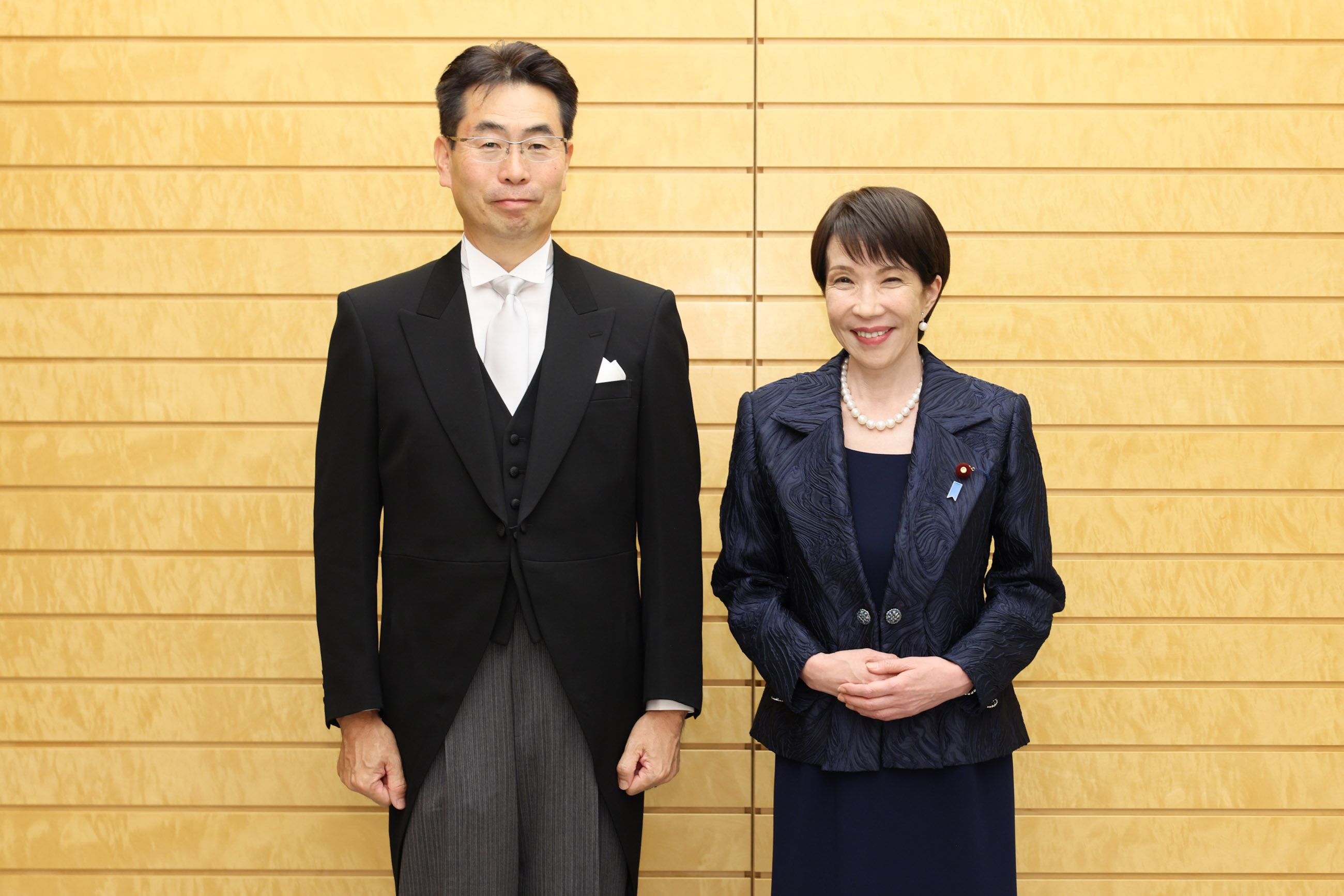 与首相辅佐官合影留念5