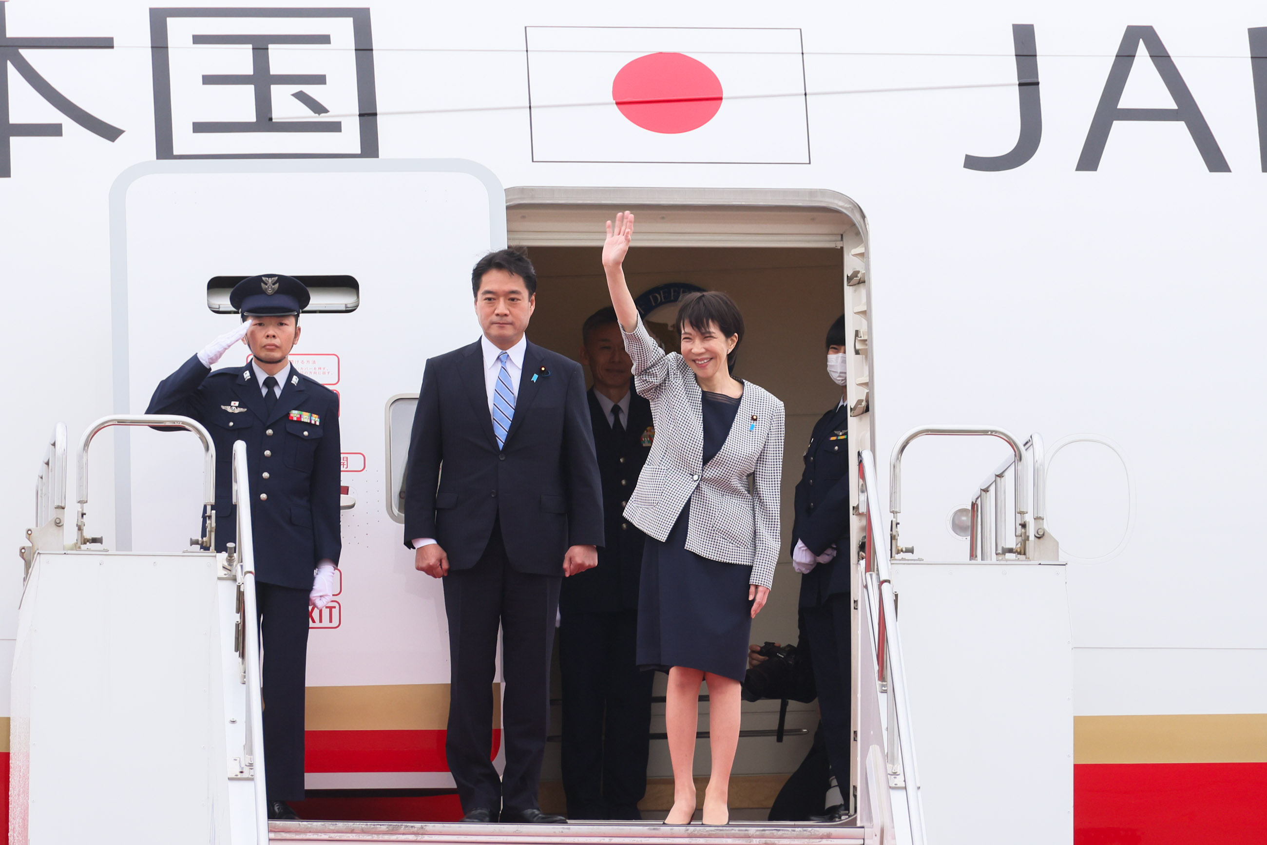 高市首相从羽田机场出发