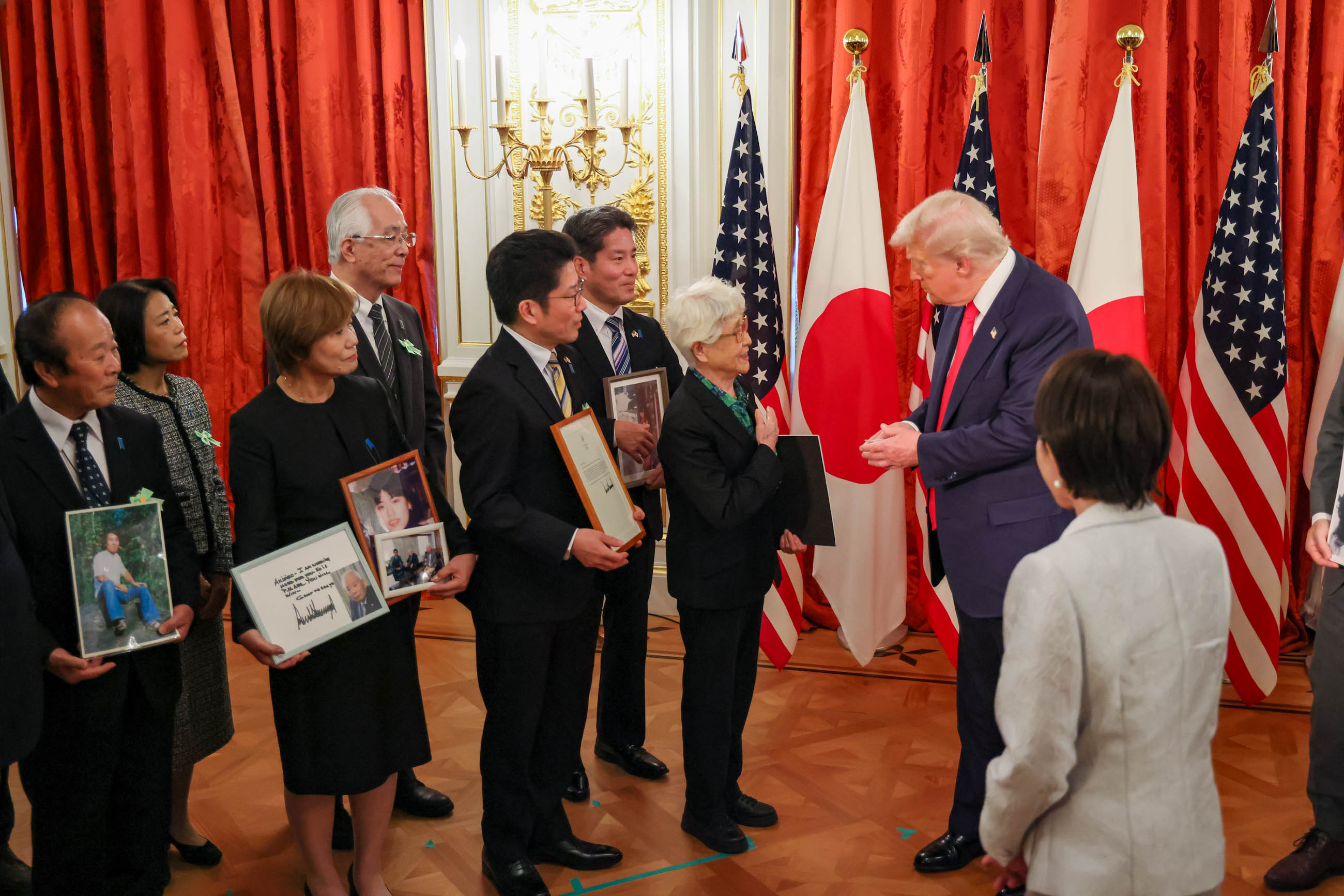 两位首脑会见北朝鲜绑架受害者家属2