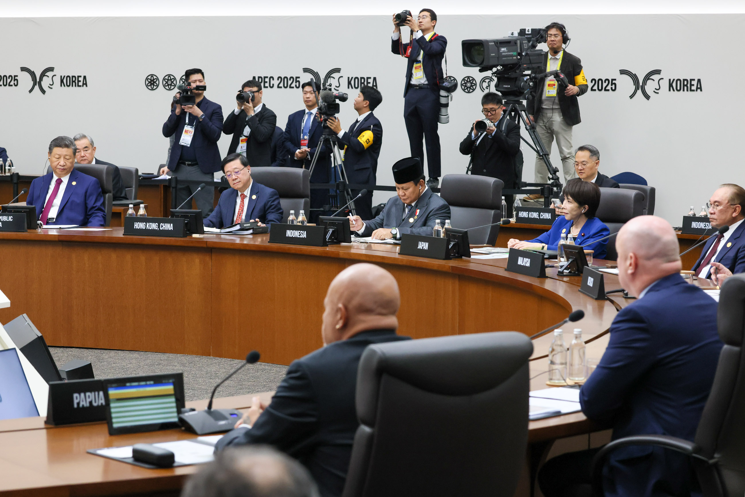 高市首相出席APEC首脑会议（第一分会）1