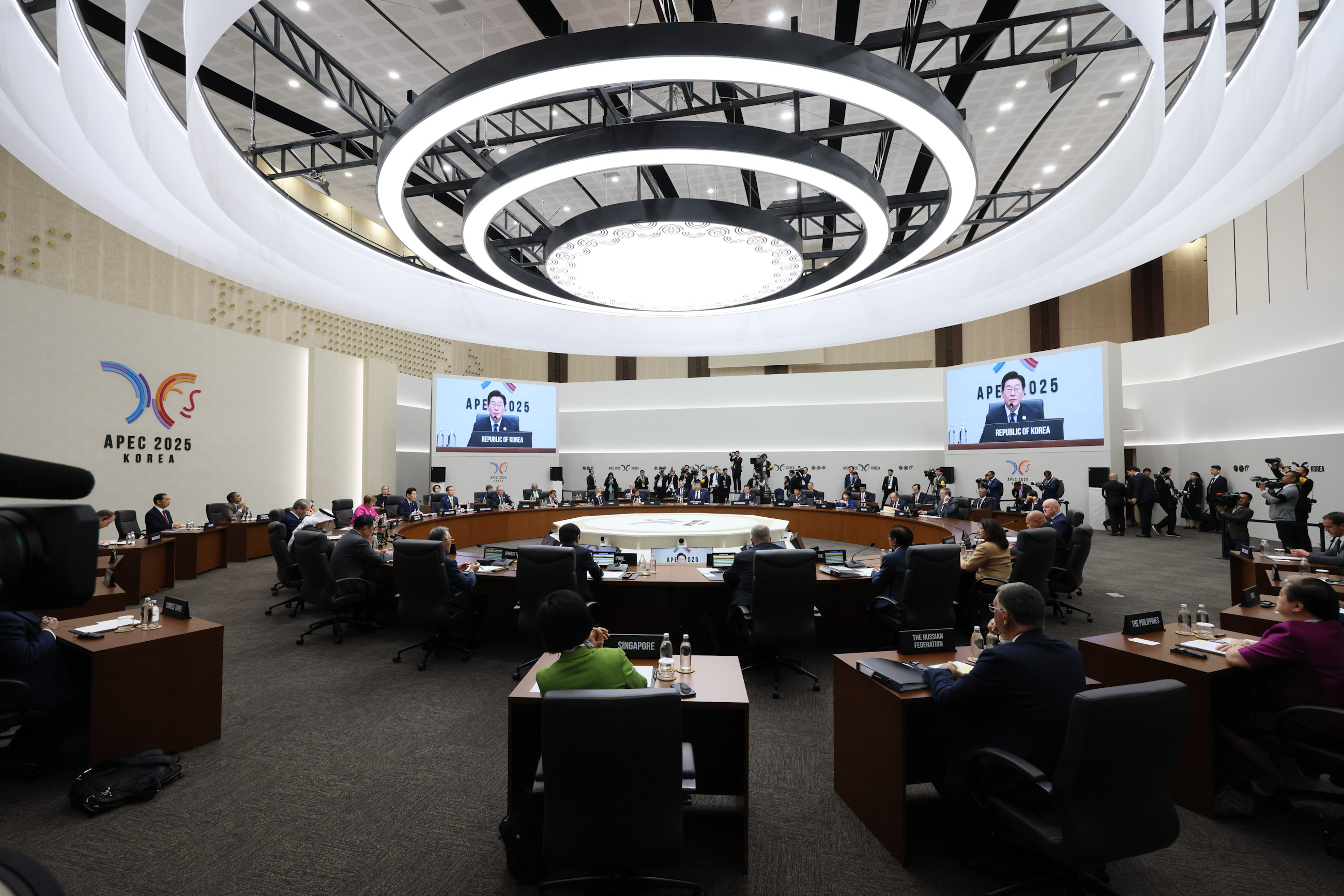 高市首相出席APEC首脑会议（第一分会）6