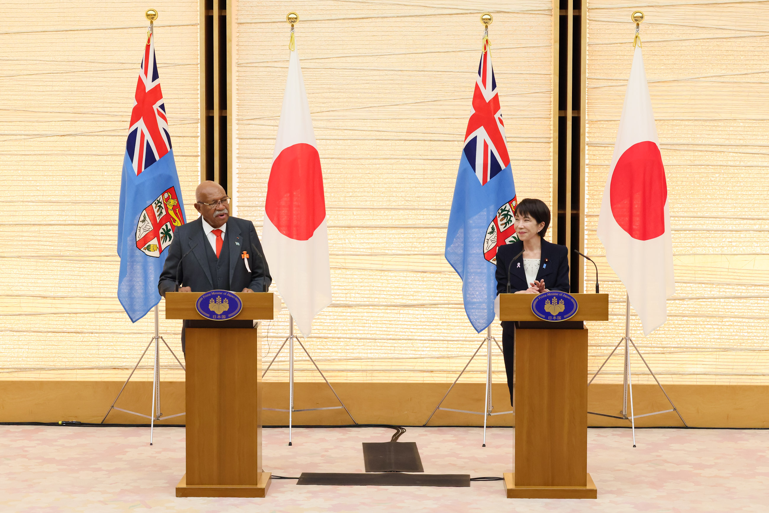 联合记者发布会4