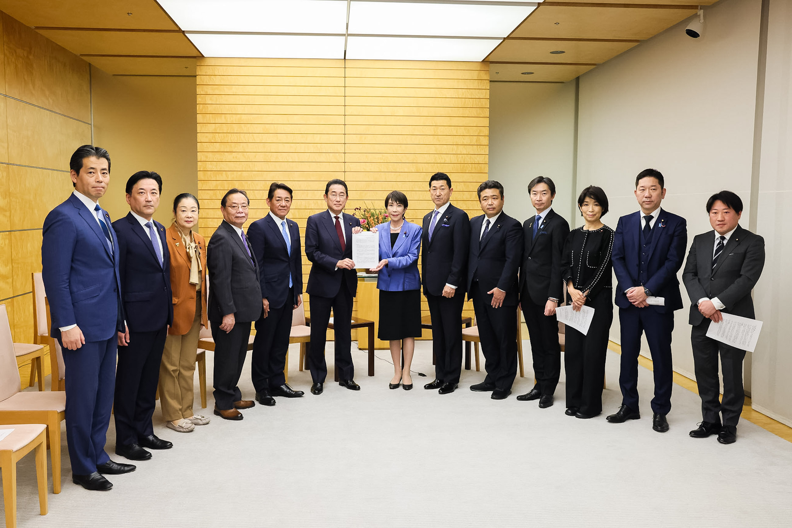 接受自由民主党的“鉴于能登半岛地震实现‘受灾者视角’灾害应对的议员会”提交的建议书