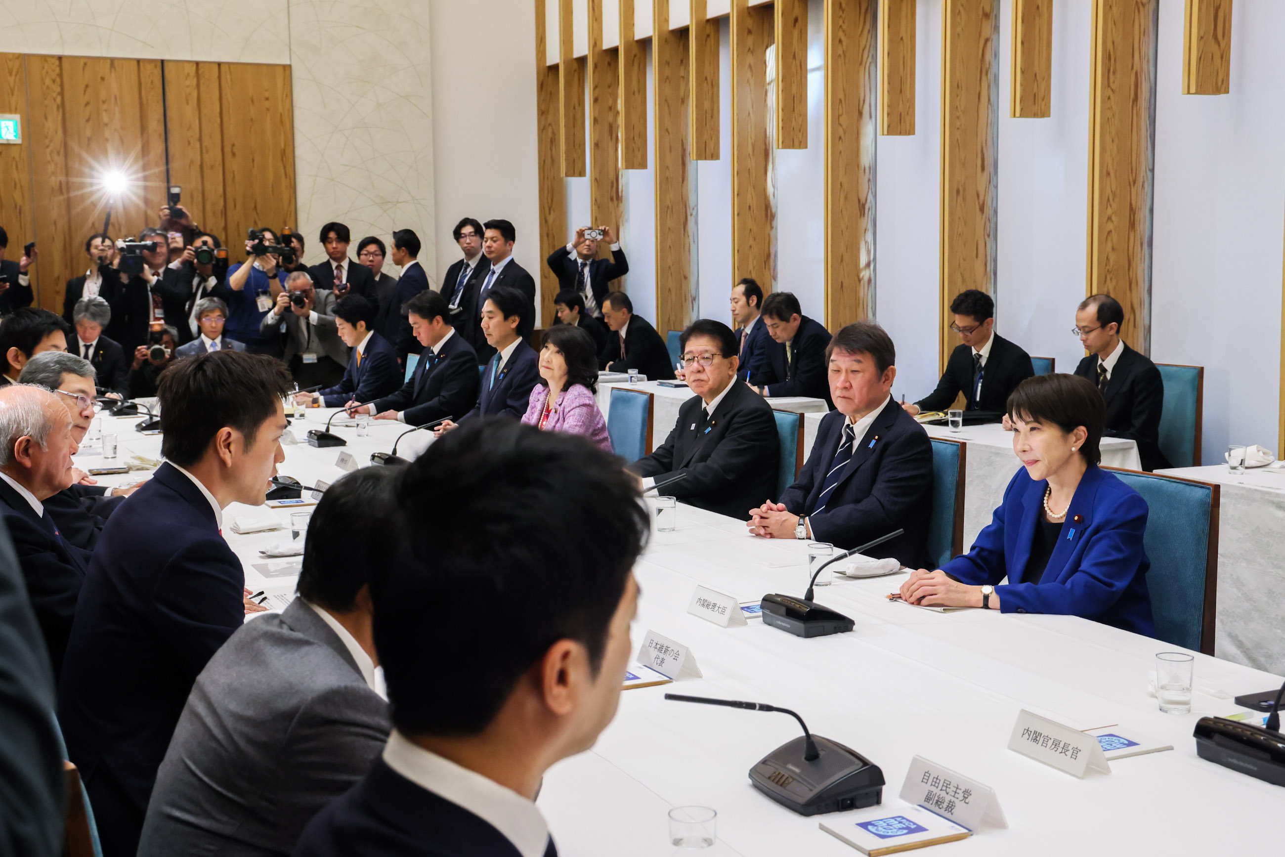 政府与执政党联络会议的现场2