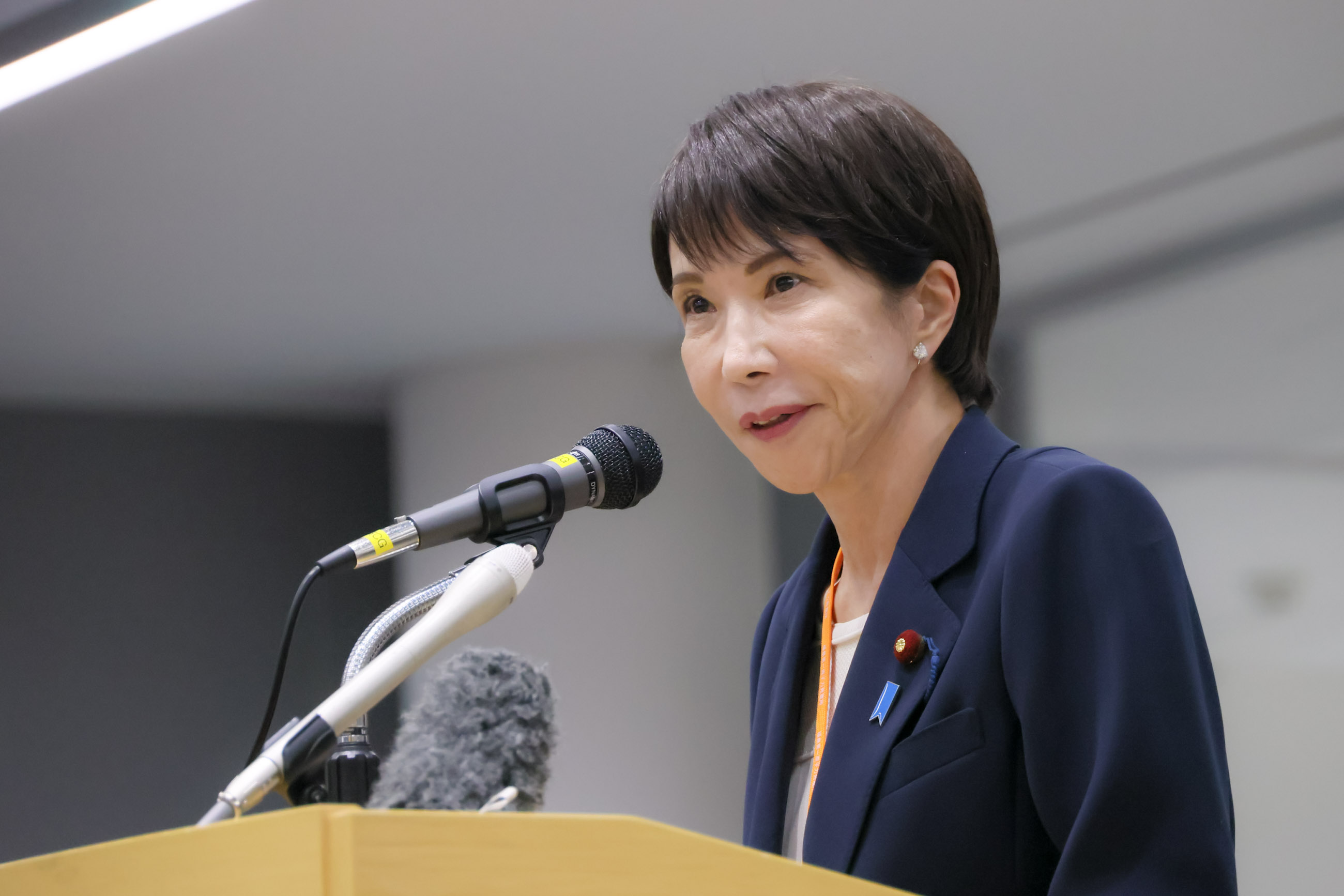 高市首相对职员给予激励2