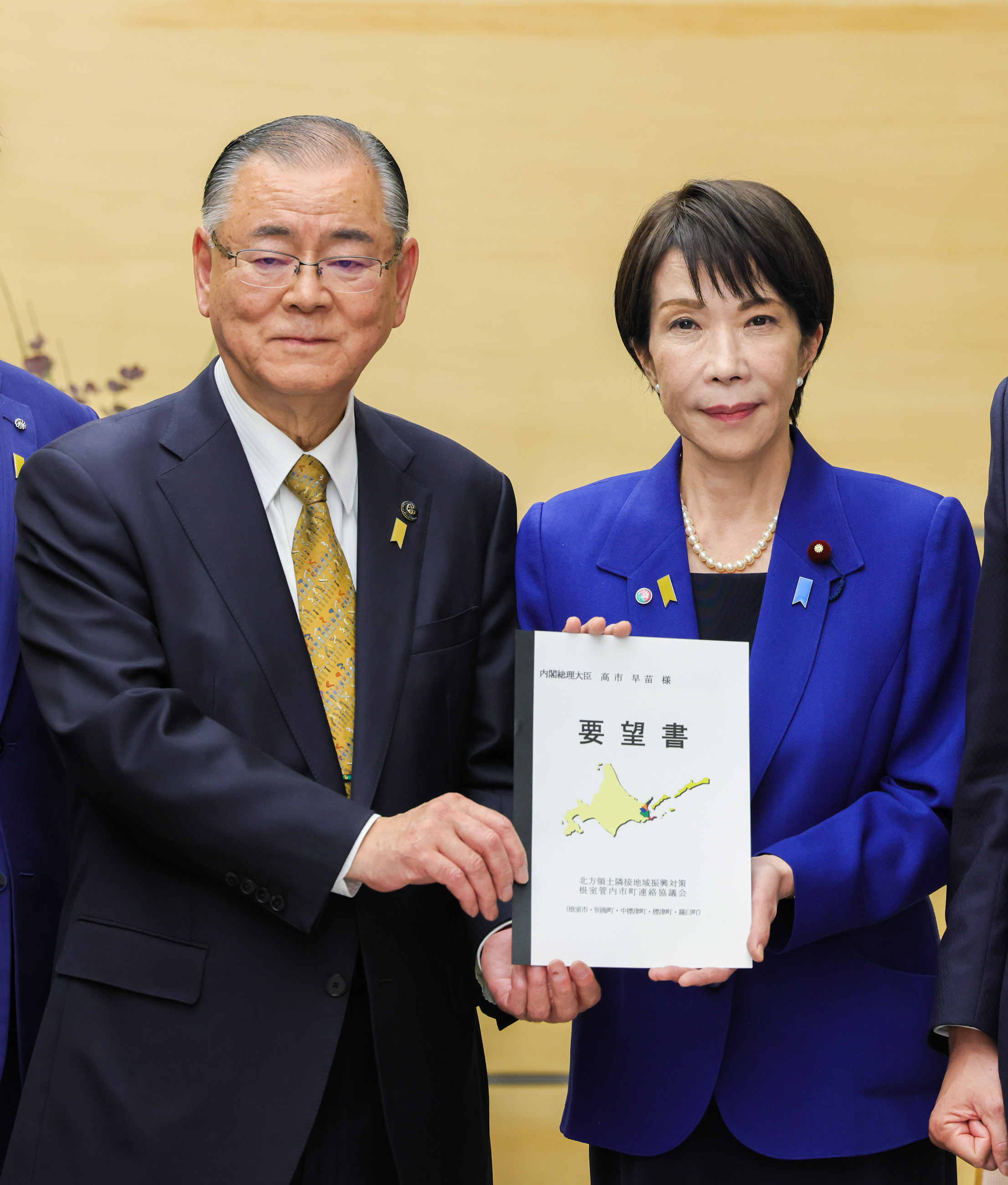 高市首相接受请愿书6