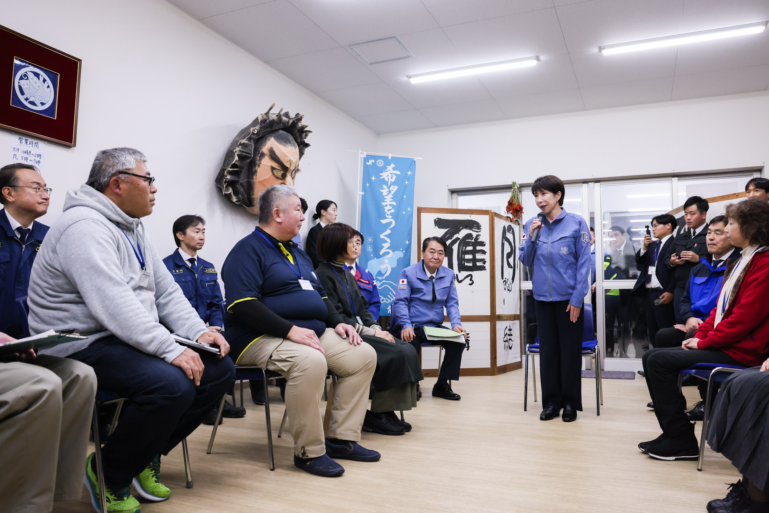 高市首相视察“穴水Smile Marche”4