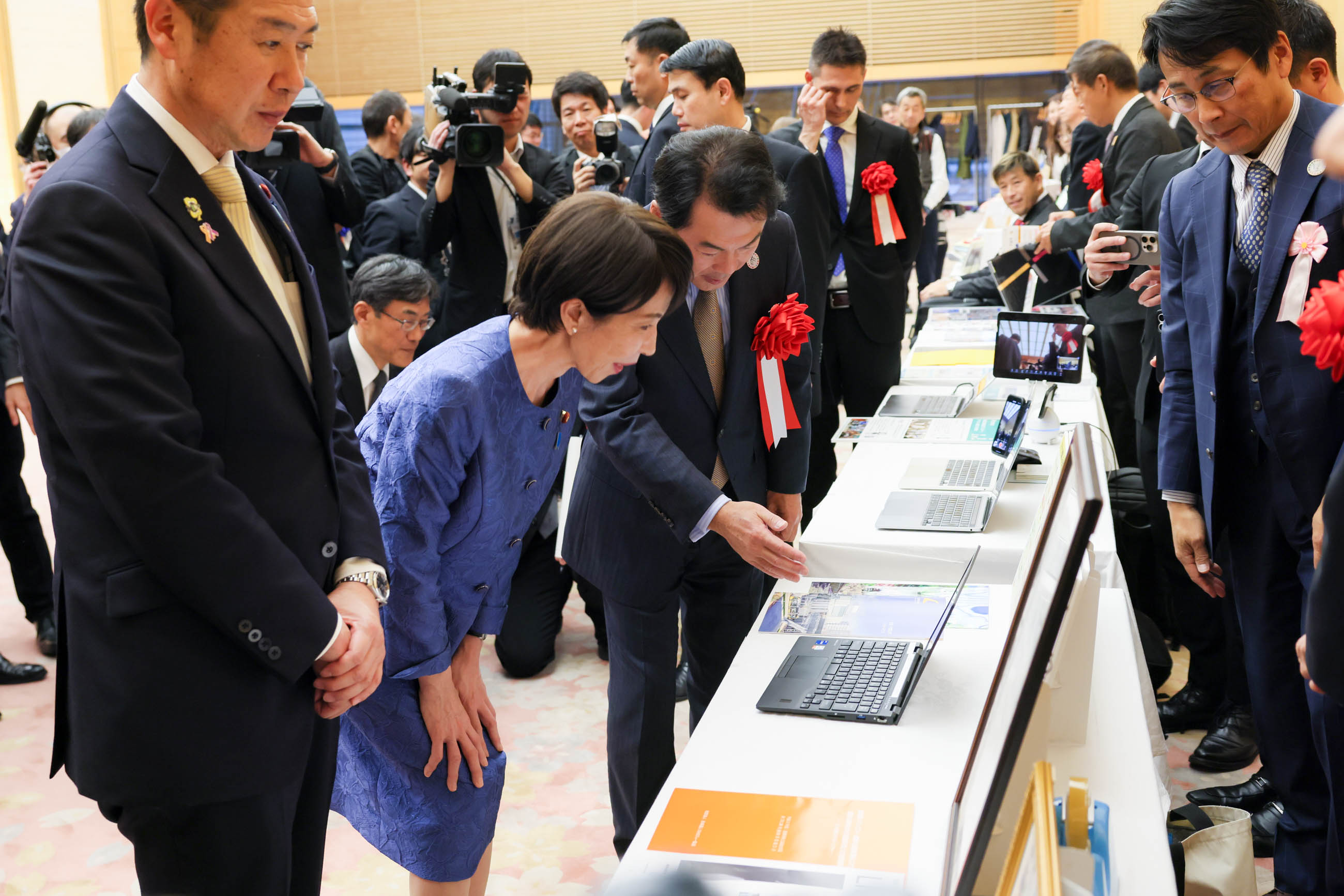 高市首相听取对方的说明2