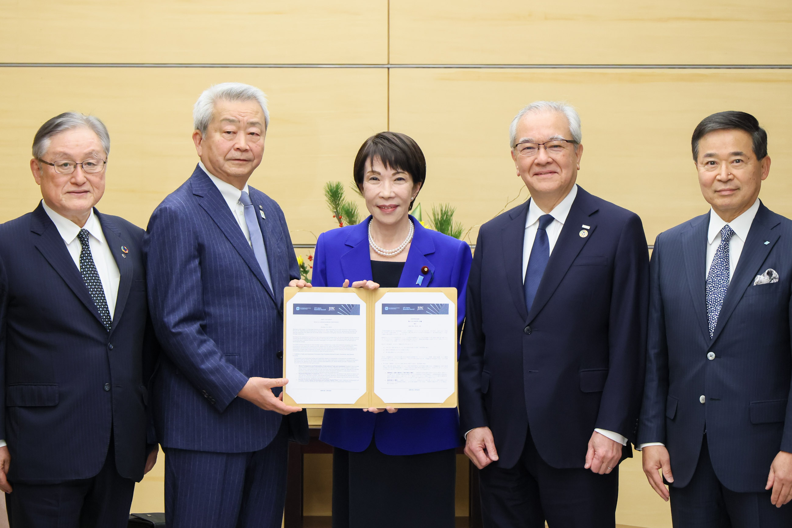 高市首相接受拜会2