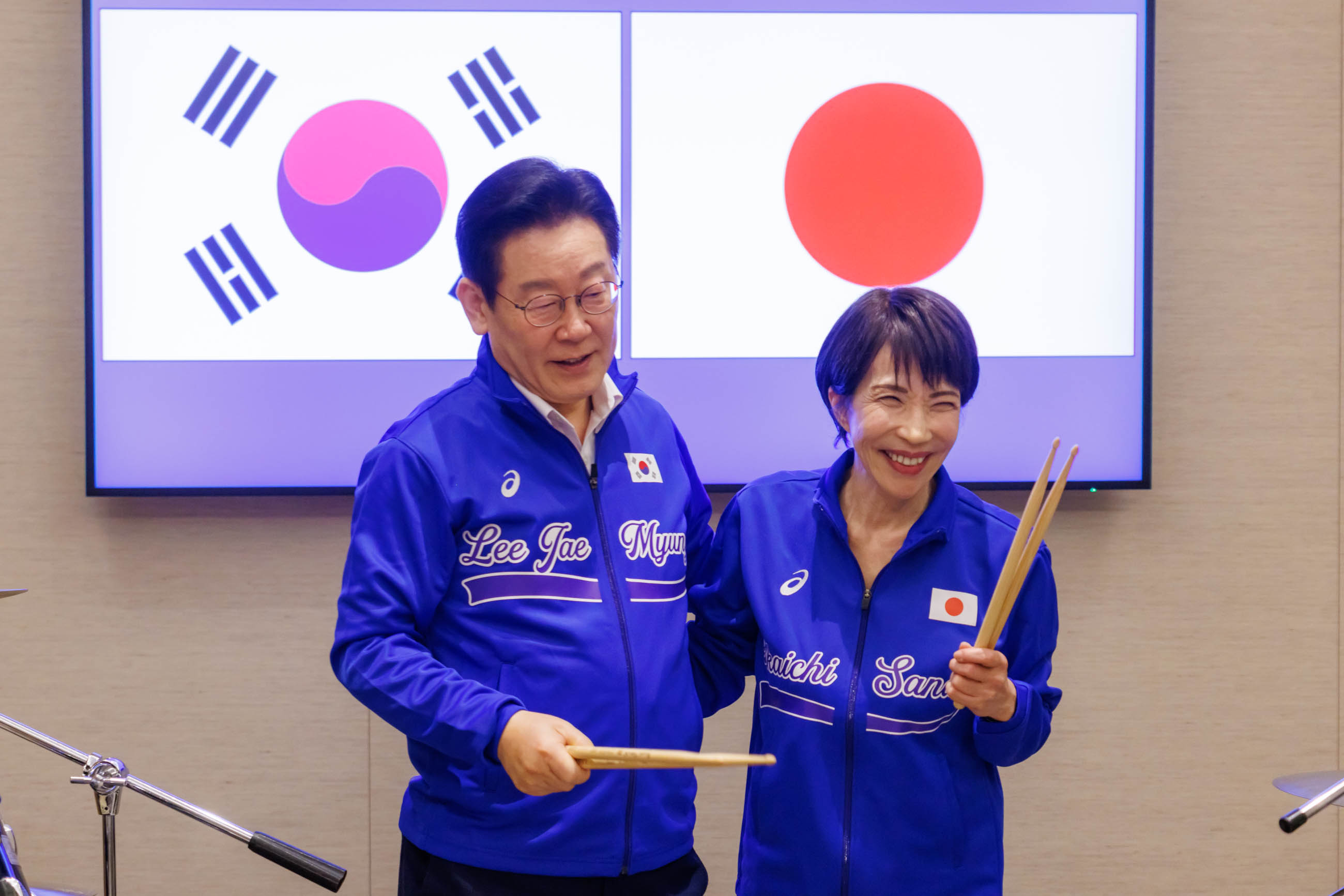 两位首脑的鼓的即兴演奏8