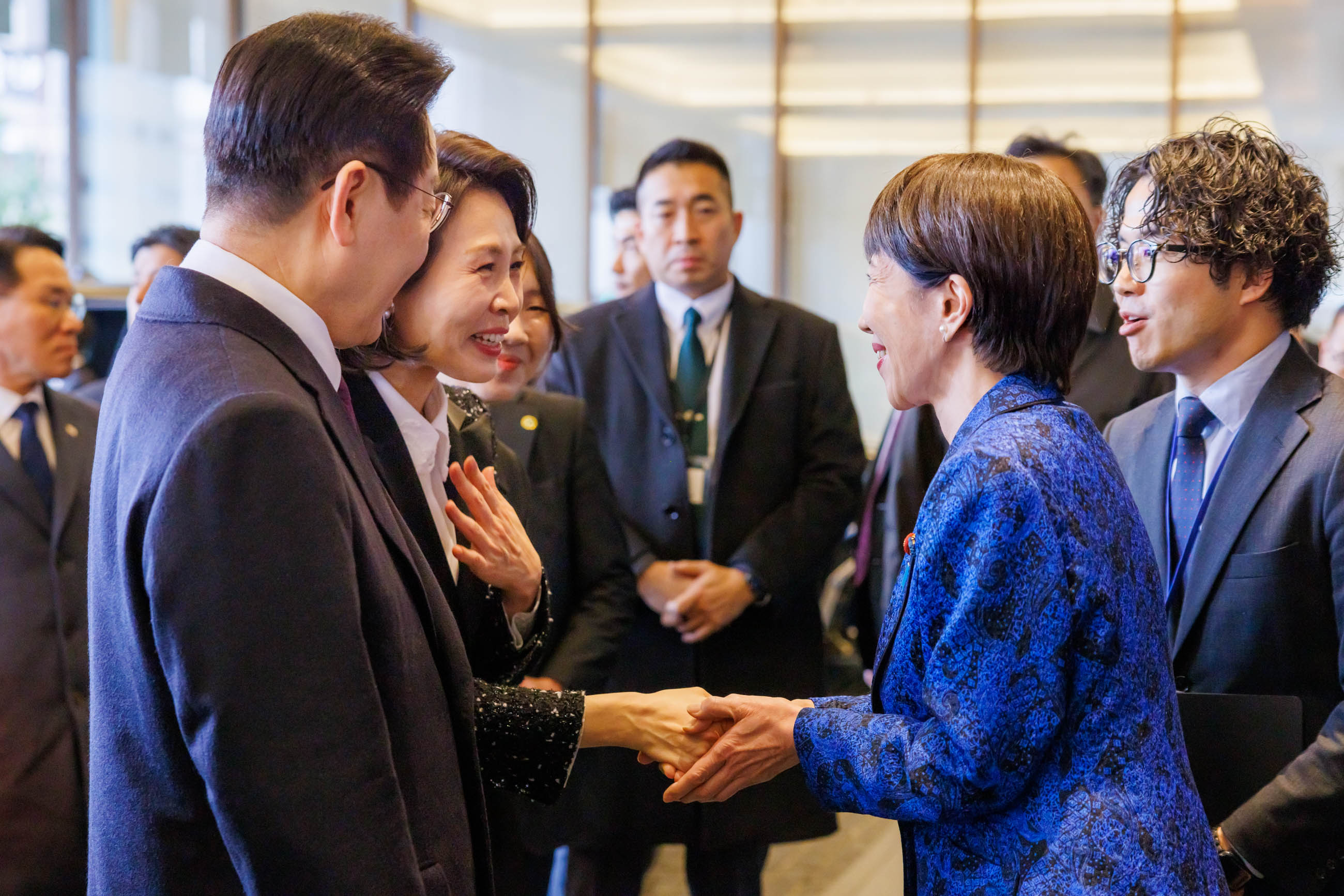 高市首相迎接李总统3