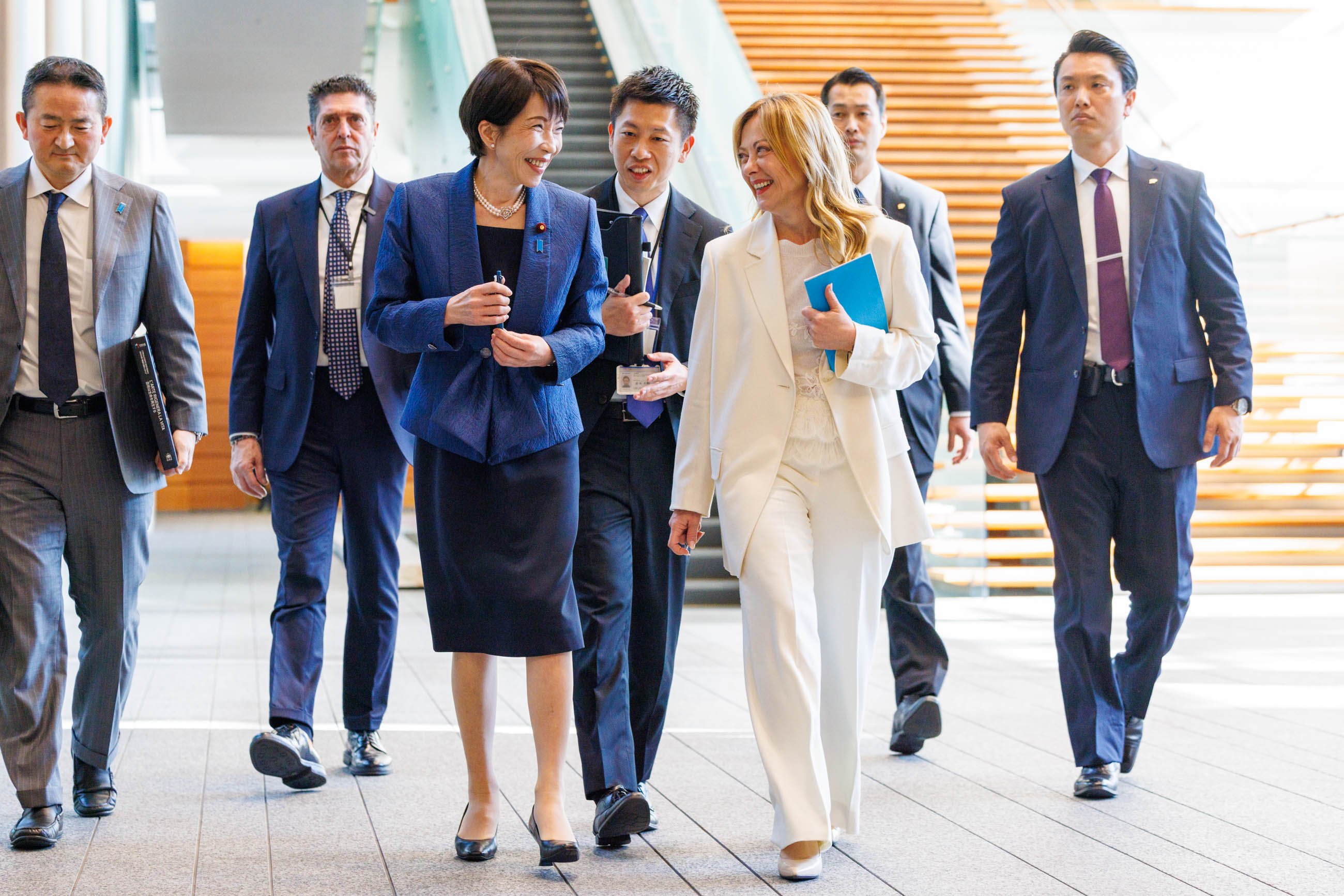 两位首脑出席联合记者发布会2