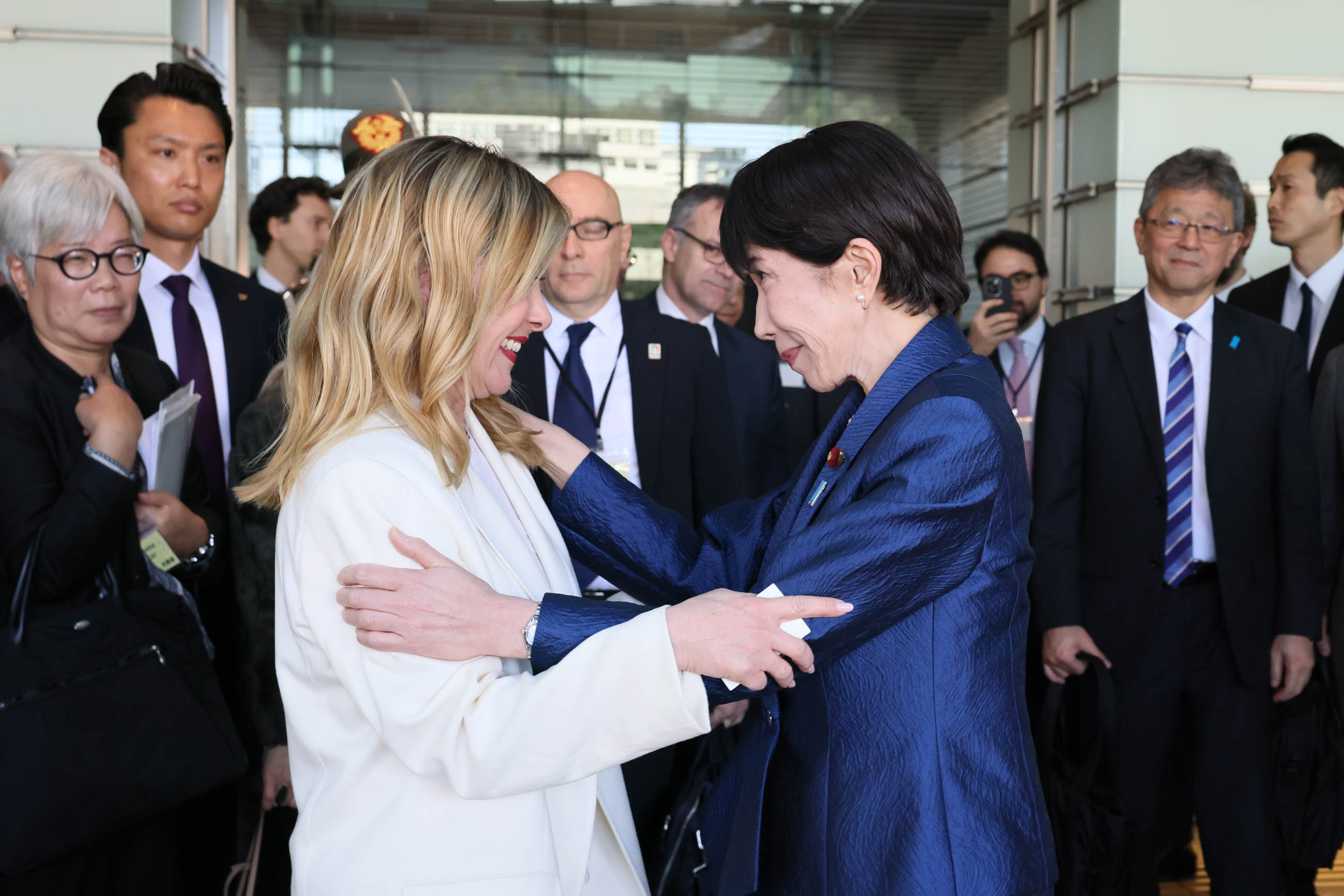 高市首相为梅洛尼总理送行2