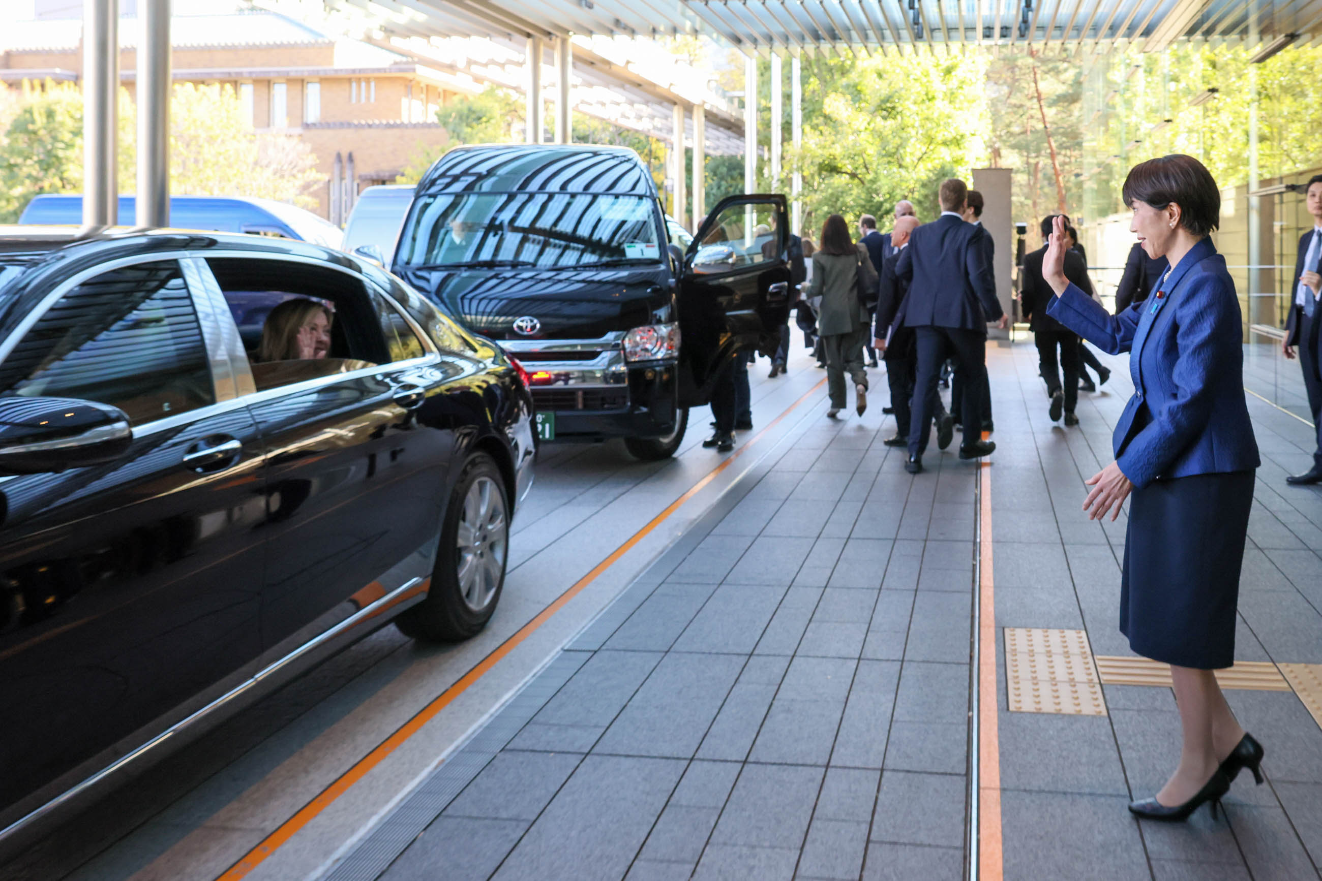 高市首相为梅洛尼总理送行3