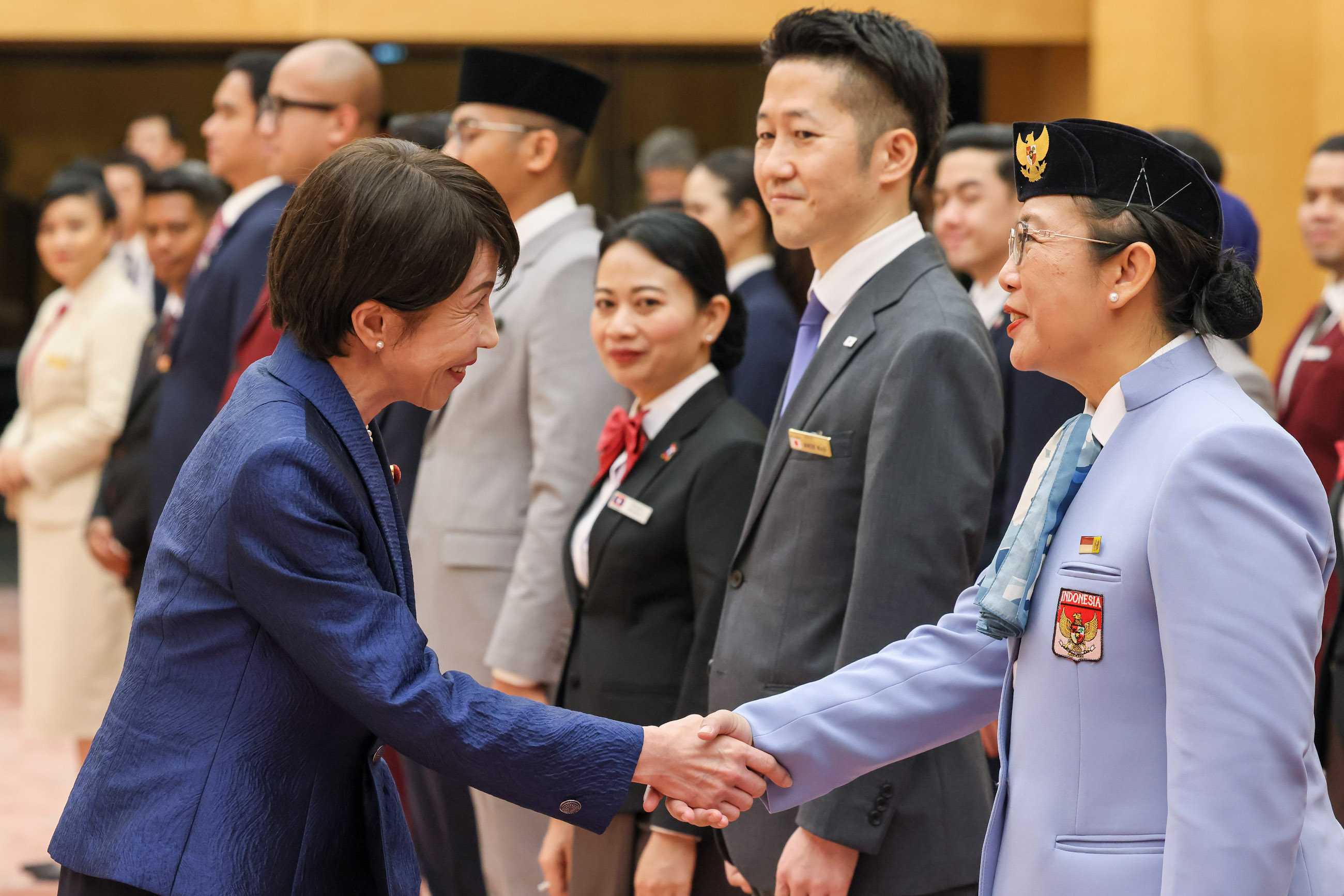 高市首相接受拜会2