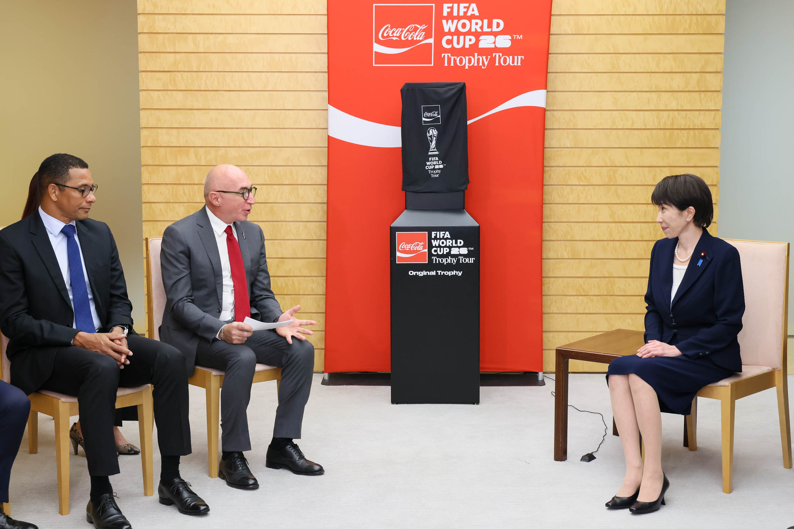 高市首相接受拜会2