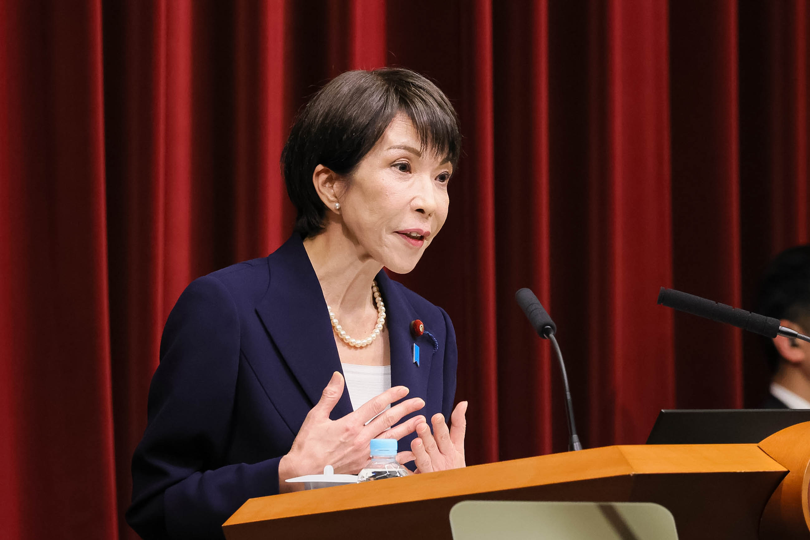 高市首相举行记者招待会11