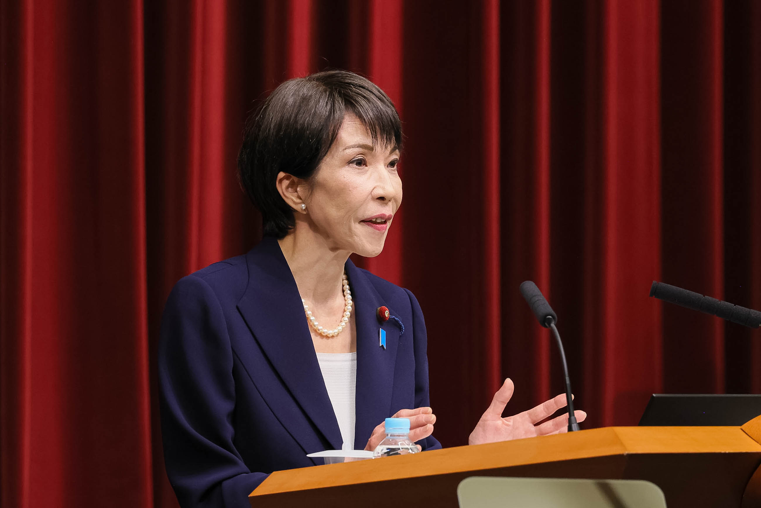 高市首相举行记者招待会15