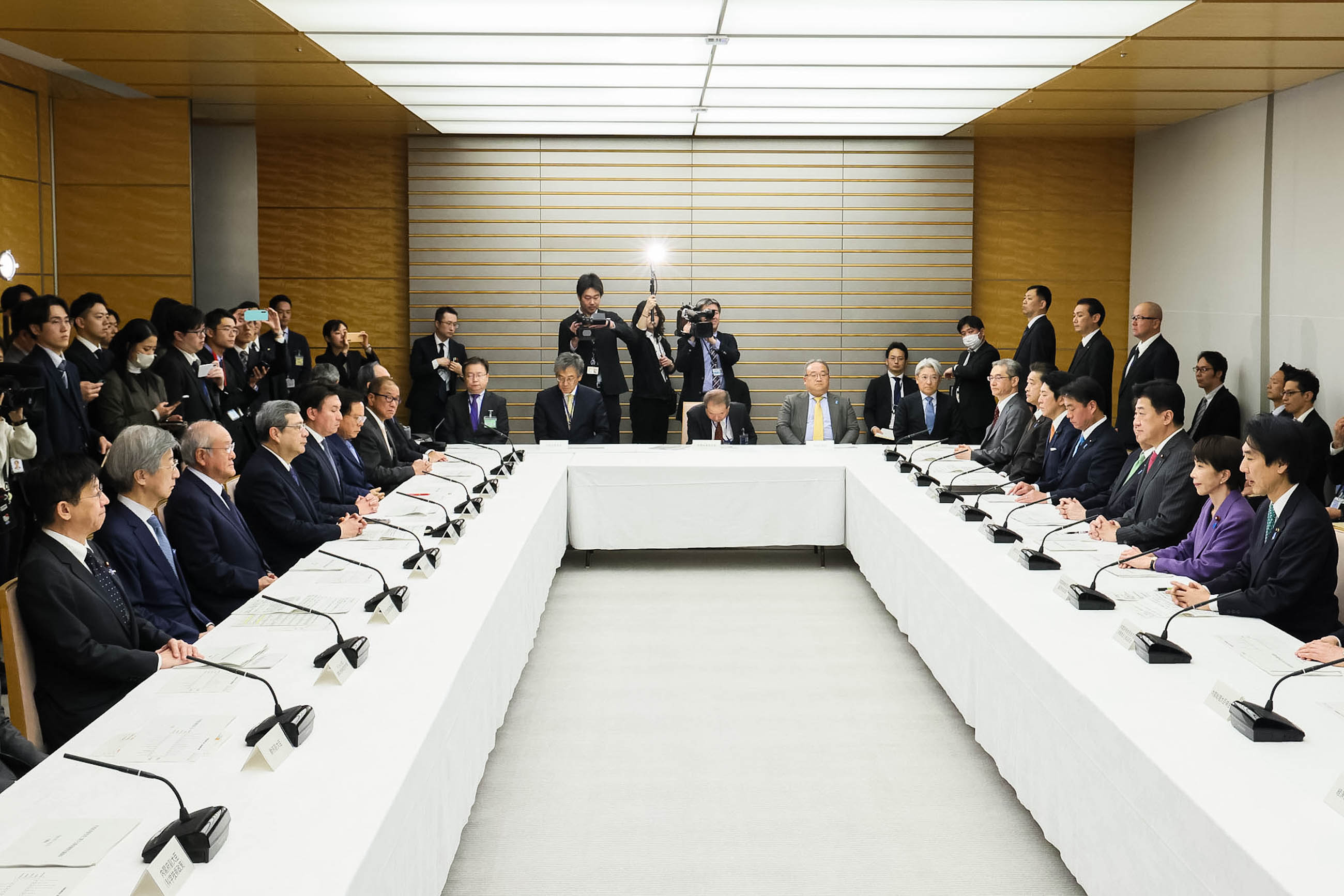 高市首相出席会议2