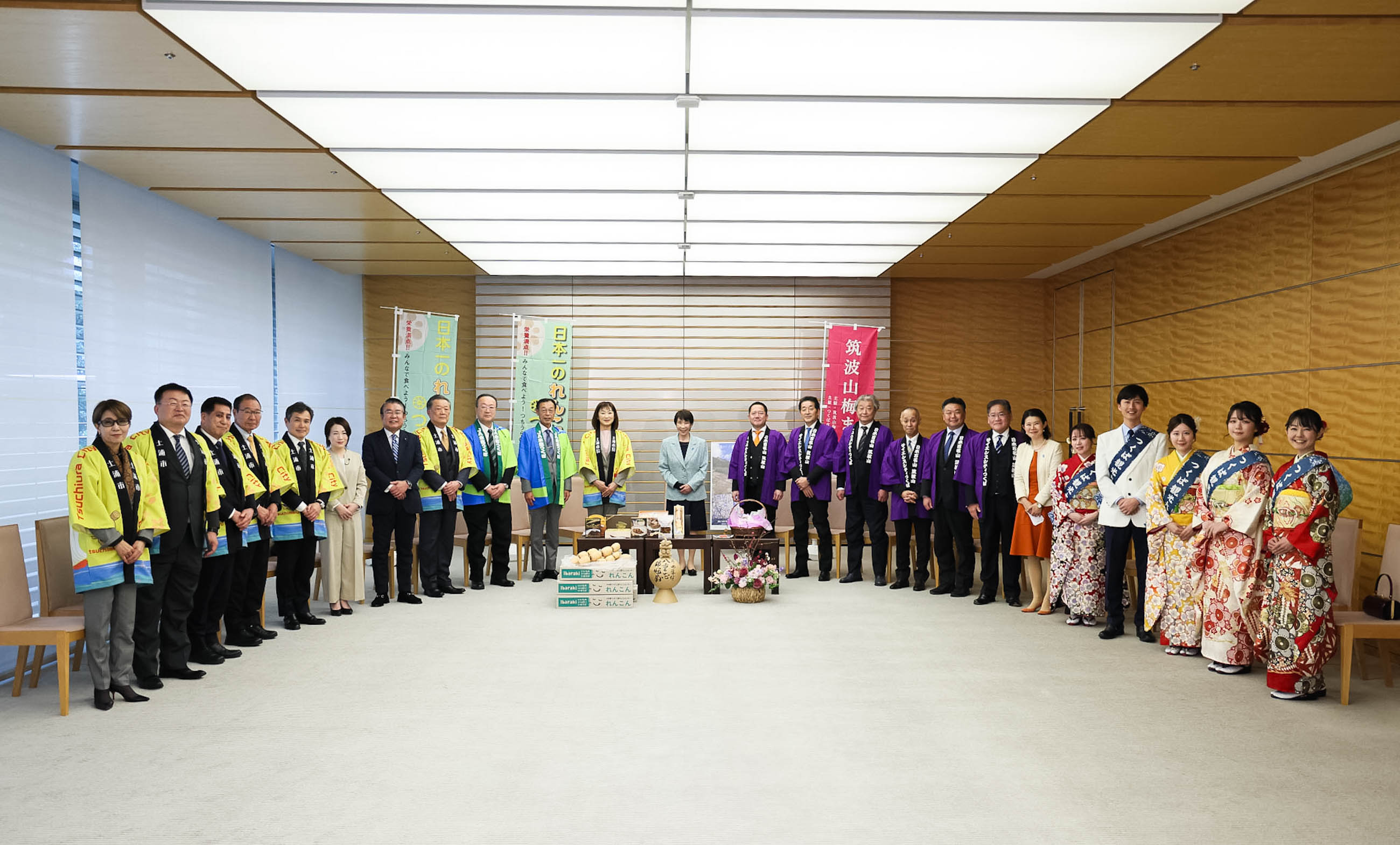 高市首相接受拜会1