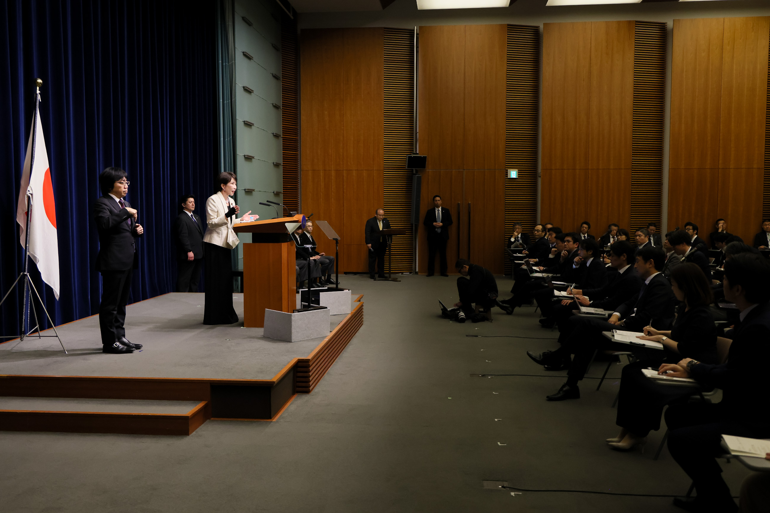 高市首相举行记者招待会7