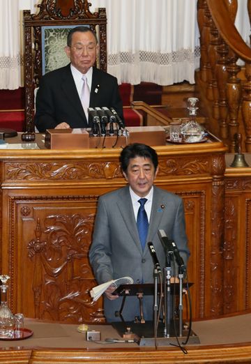 安倍总理出席了参议院全体会议。