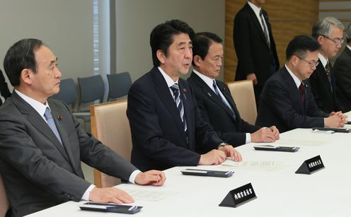 安倍总理在总理大臣官邸召开了“关于在叙利亚发生的威胁杀害日本人质事件的相关阁僚会议”。
