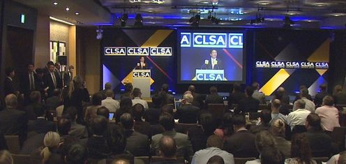 安倍总理出席了2015CLSA日本论坛。