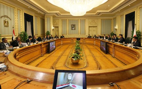 安倍总理访问了阿拉伯埃及共和国。