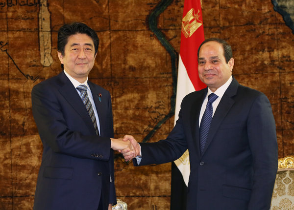 安倍总理访问了阿拉伯埃及共和国。
